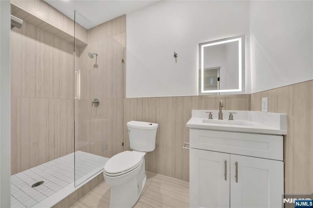 Northvale, New Jersey, 07647, United States, 6 Bedrooms Bedrooms, ,6 BathroomsBathrooms,Residential,For Sale,2003296