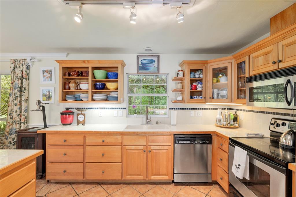 Newberry, Florida, 32669, United States, 3 Bedrooms Bedrooms, ,2 BathroomsBathrooms,Residential,For Sale,1847426