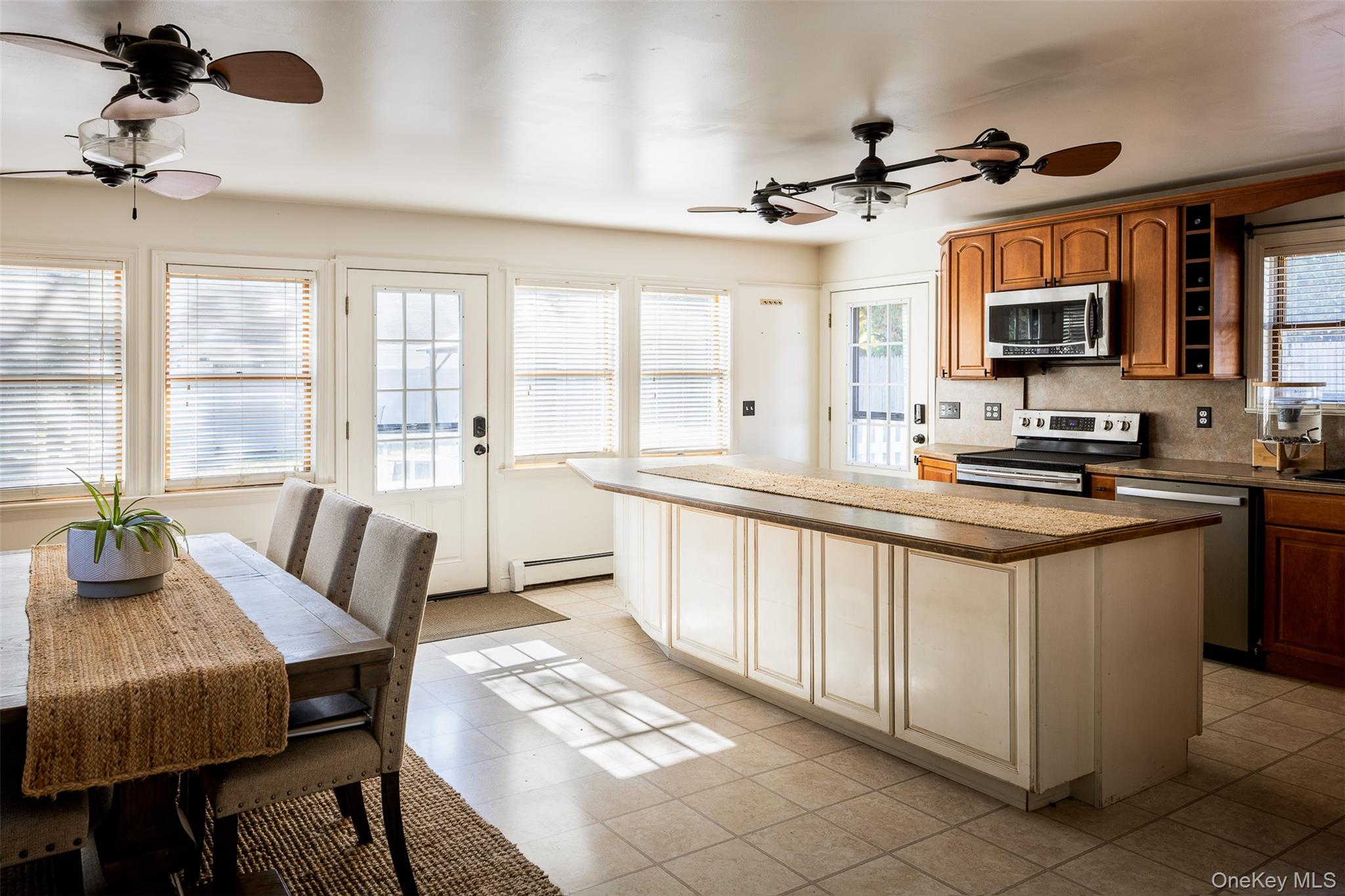 East Moriches, New York, 11940, United States, 6 Bedrooms Bedrooms, ,4 BathroomsBathrooms,Residential,For Sale,1994903