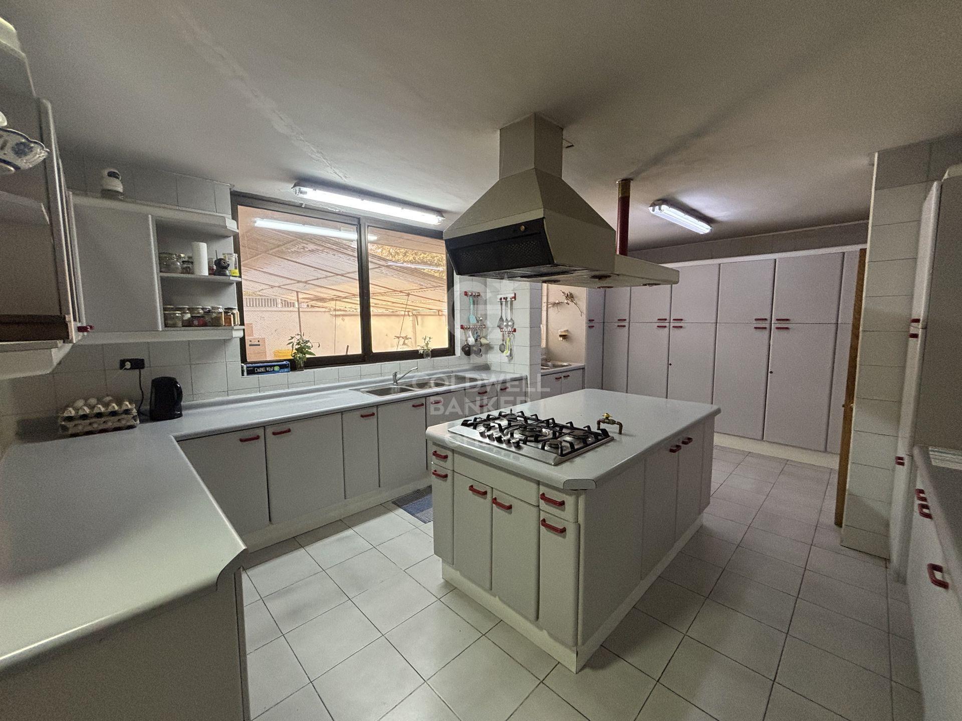 Las Condes, Chile, 4 Bedrooms Bedrooms, ,3 BathroomsBathrooms,Residential,For Sale,1972630