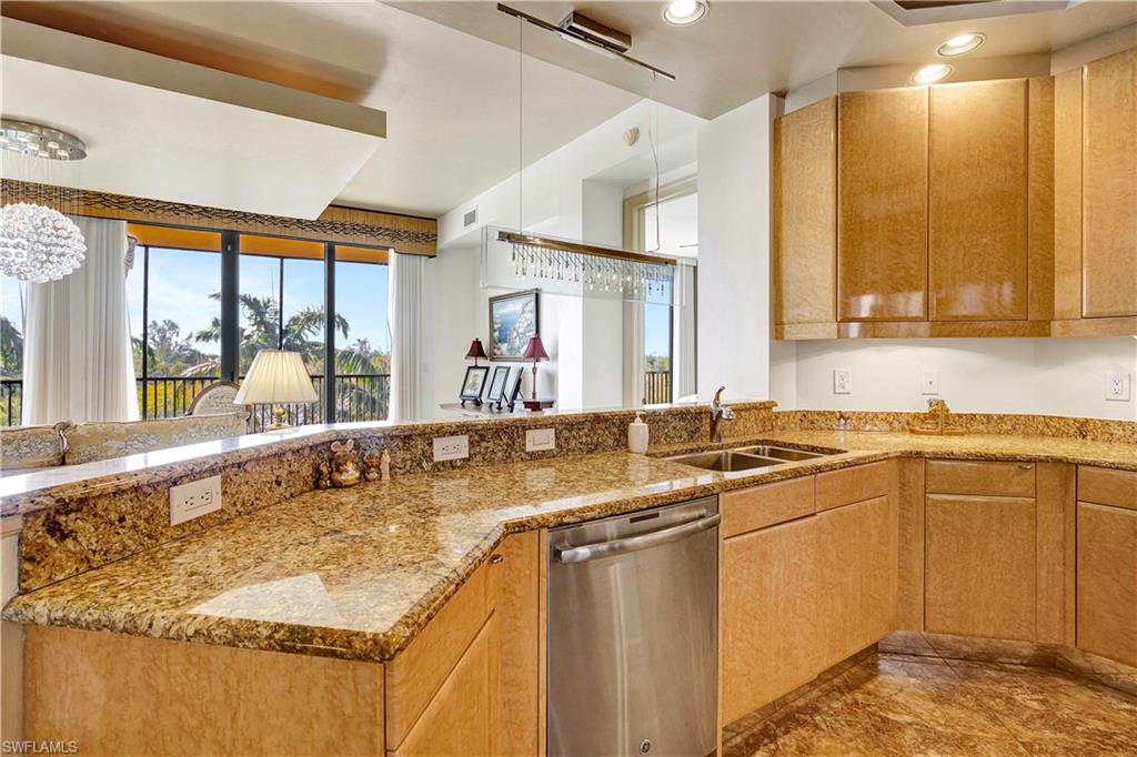 Fort Myers, Florida, 33907, United States, 2 Bedrooms Bedrooms, ,3 BathroomsBathrooms,Residential,For Sale,1994873