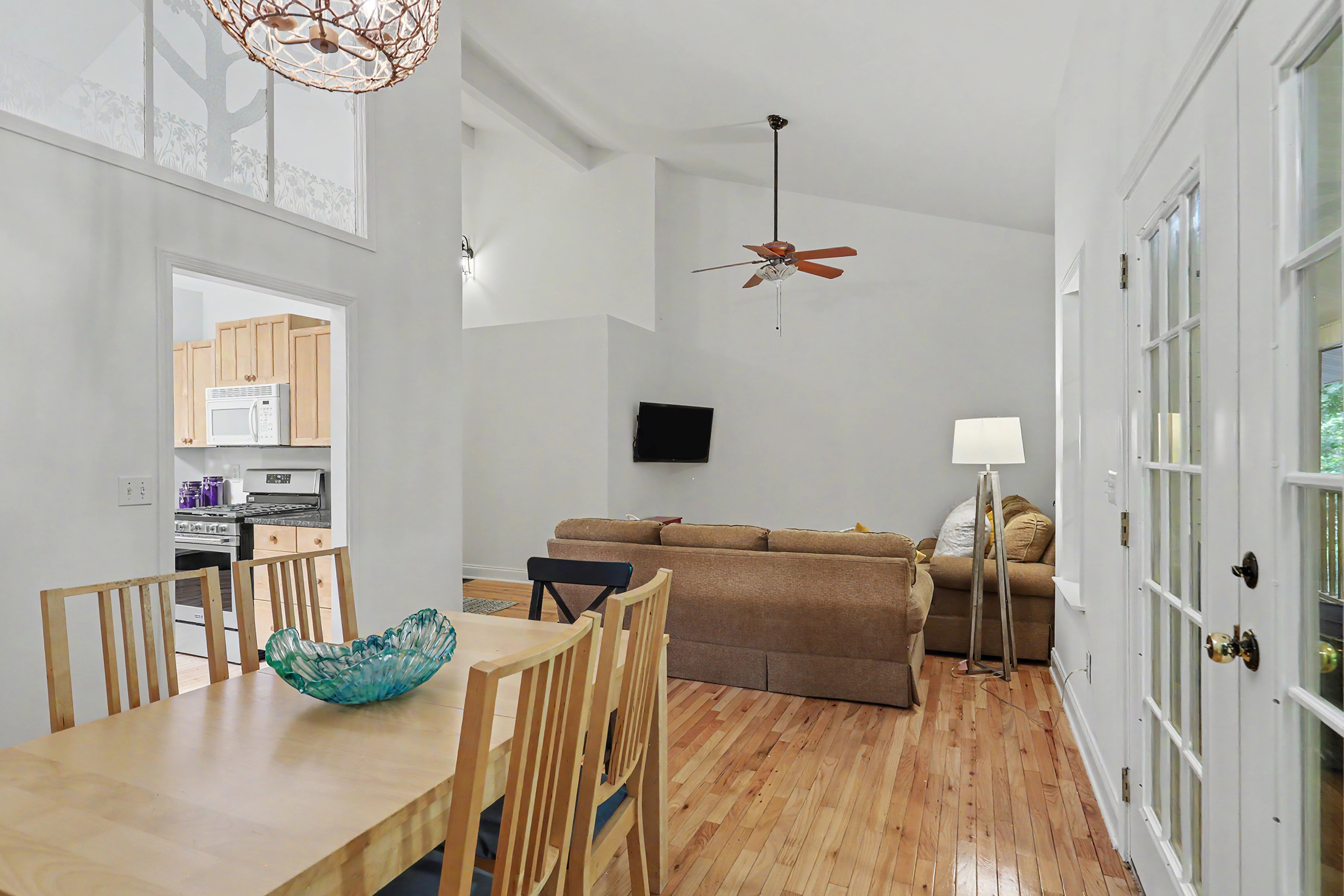  Inviting Cottage Blends a Scenic Mountain Retreat and Easy Lake Living - 物件實景