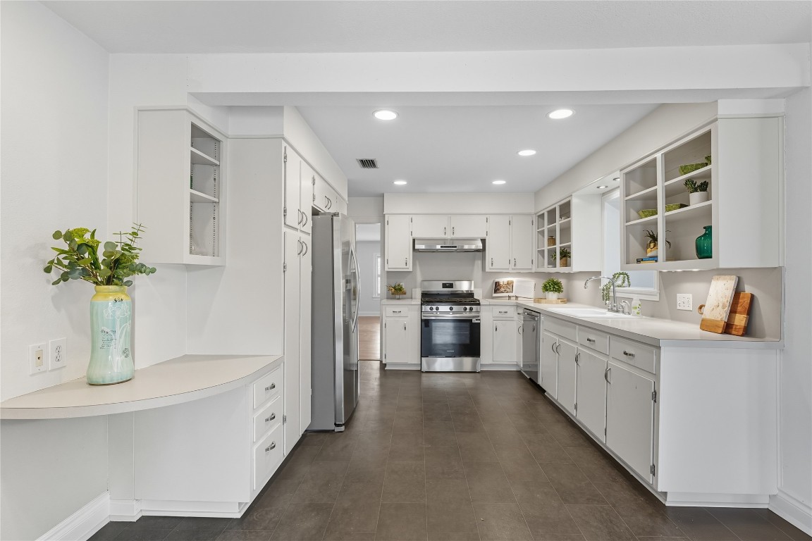 Austin, Texas, 78741, United States, 3 Bedrooms Bedrooms, ,3 BathroomsBathrooms,Residential,For Sale,1960519