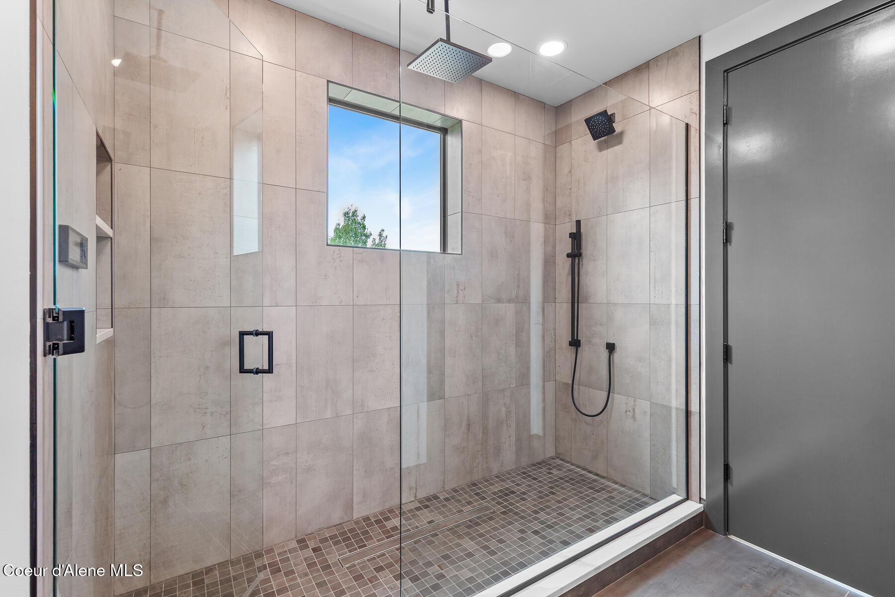 Coeur d'Alene, Idaho, 83814, United States, 3 Bedrooms Bedrooms, ,4 BathroomsBathrooms,Residential,For Sale,2018272