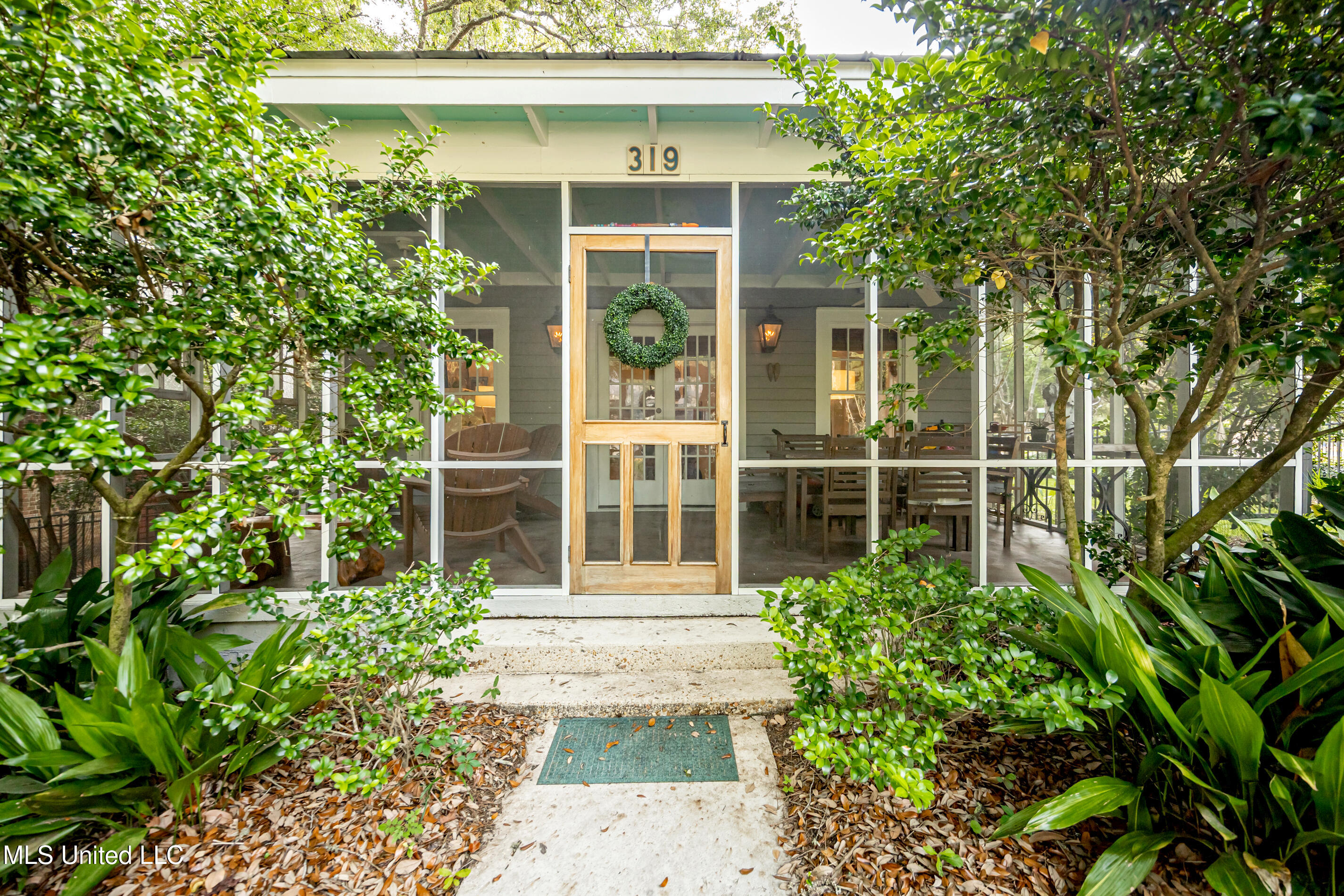 Ocean Springs, Mississippi, 39564, United States, 3 Bedrooms Bedrooms, ,2 BathroomsBathrooms,Residential,For Sale,1987573