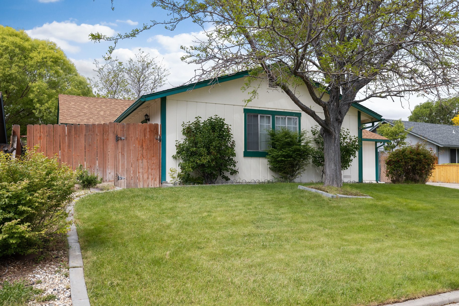  Move-in Ready. Great starter or investment home - 物件實景