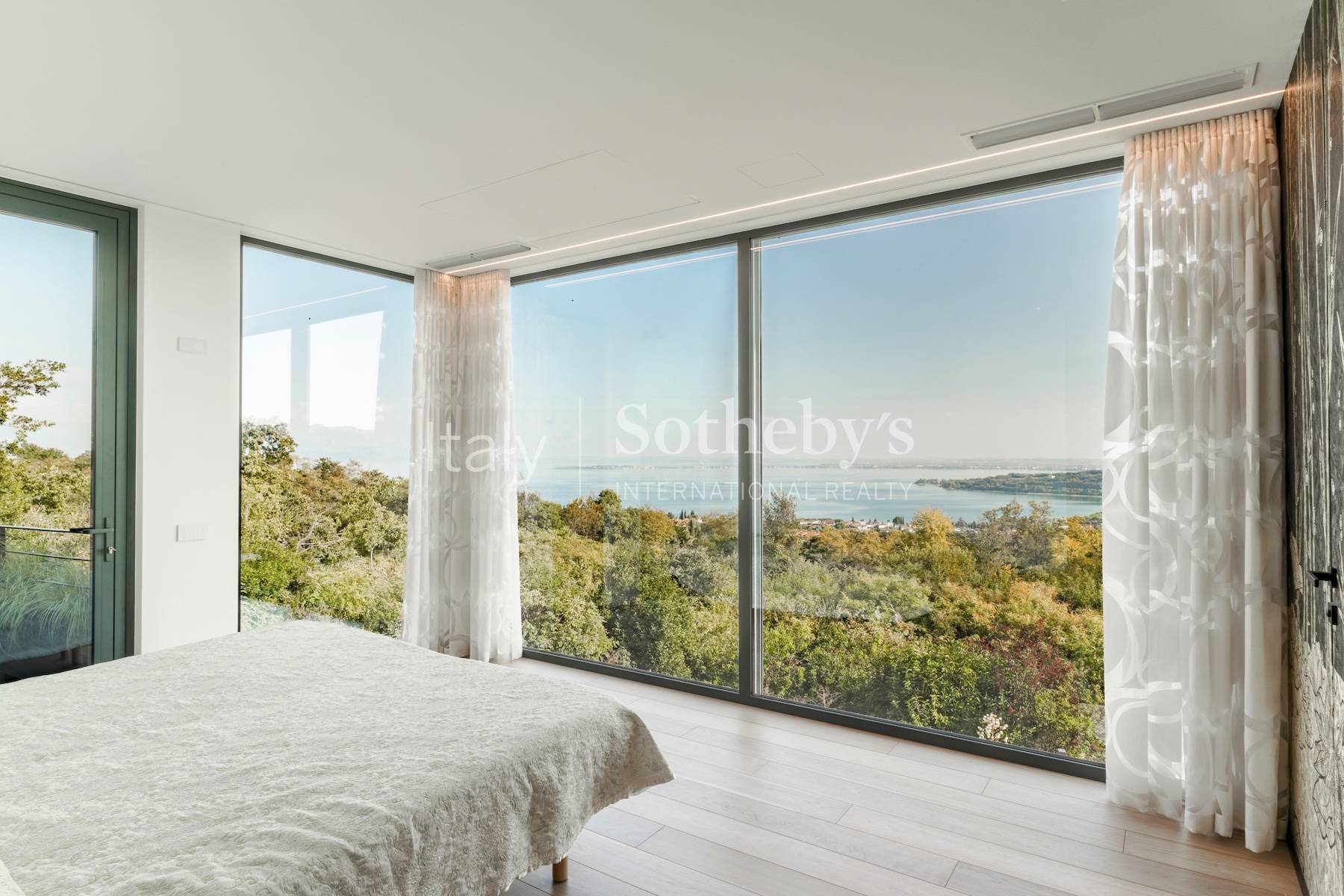  Exclusive modern villa with panoramic lake views - 物件實景