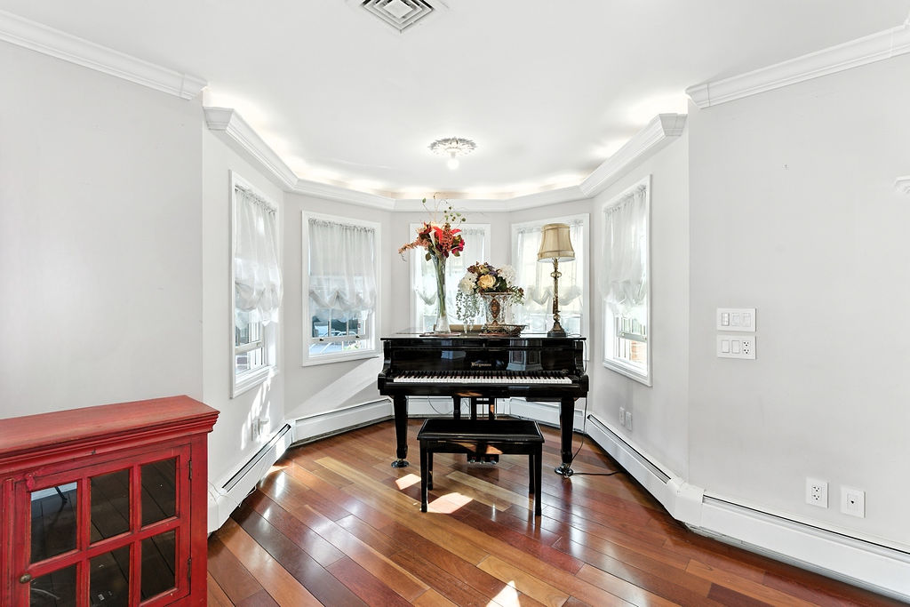 Howard Beach, New York, 11414, United States, 4 Bedrooms Bedrooms, ,4 BathroomsBathrooms,Residential,For Sale,1984168