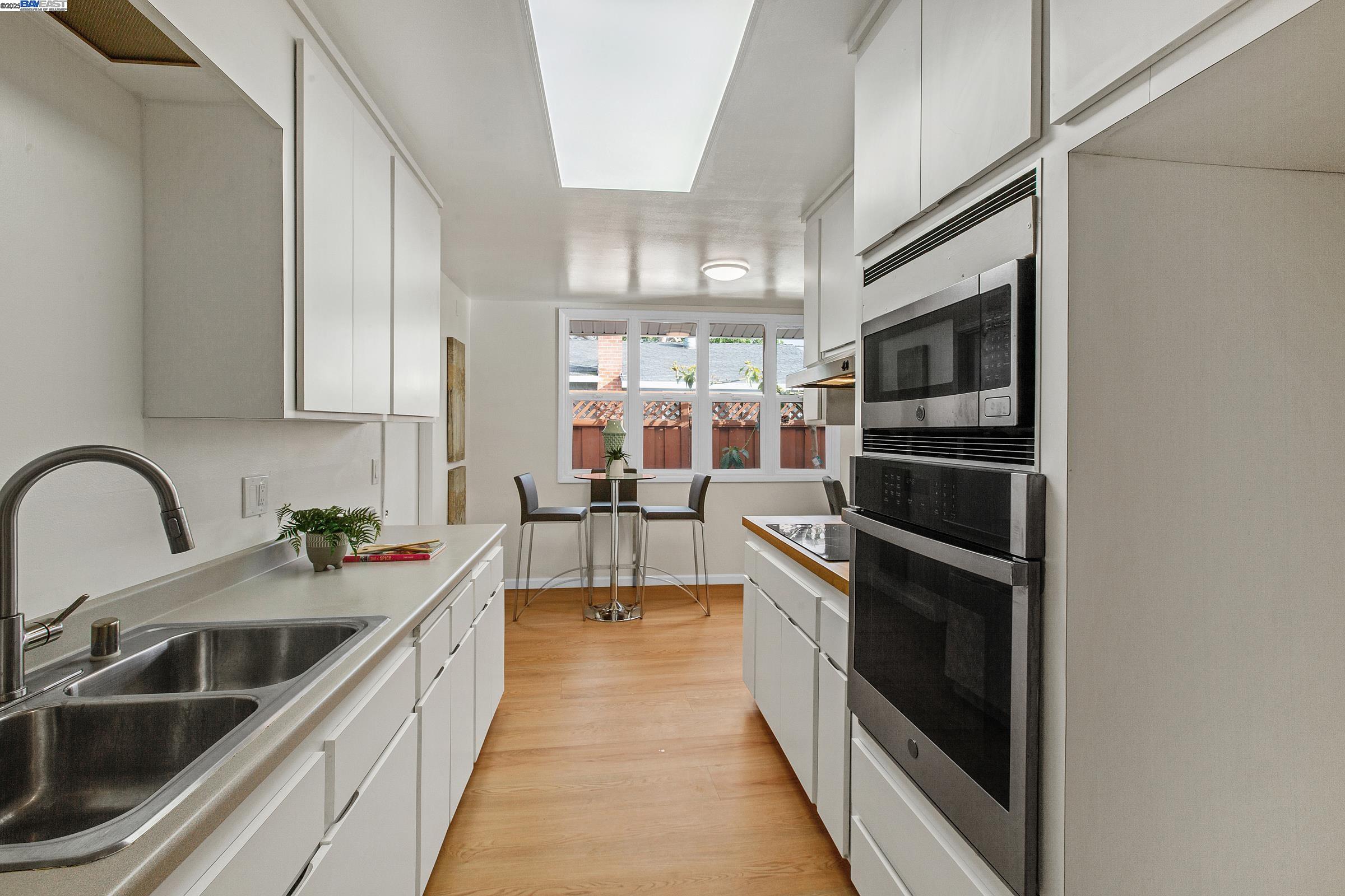 Hayward, California, 94544, United States, 6 Bedrooms Bedrooms, ,2 BathroomsBathrooms,Residential,For Sale,1868213