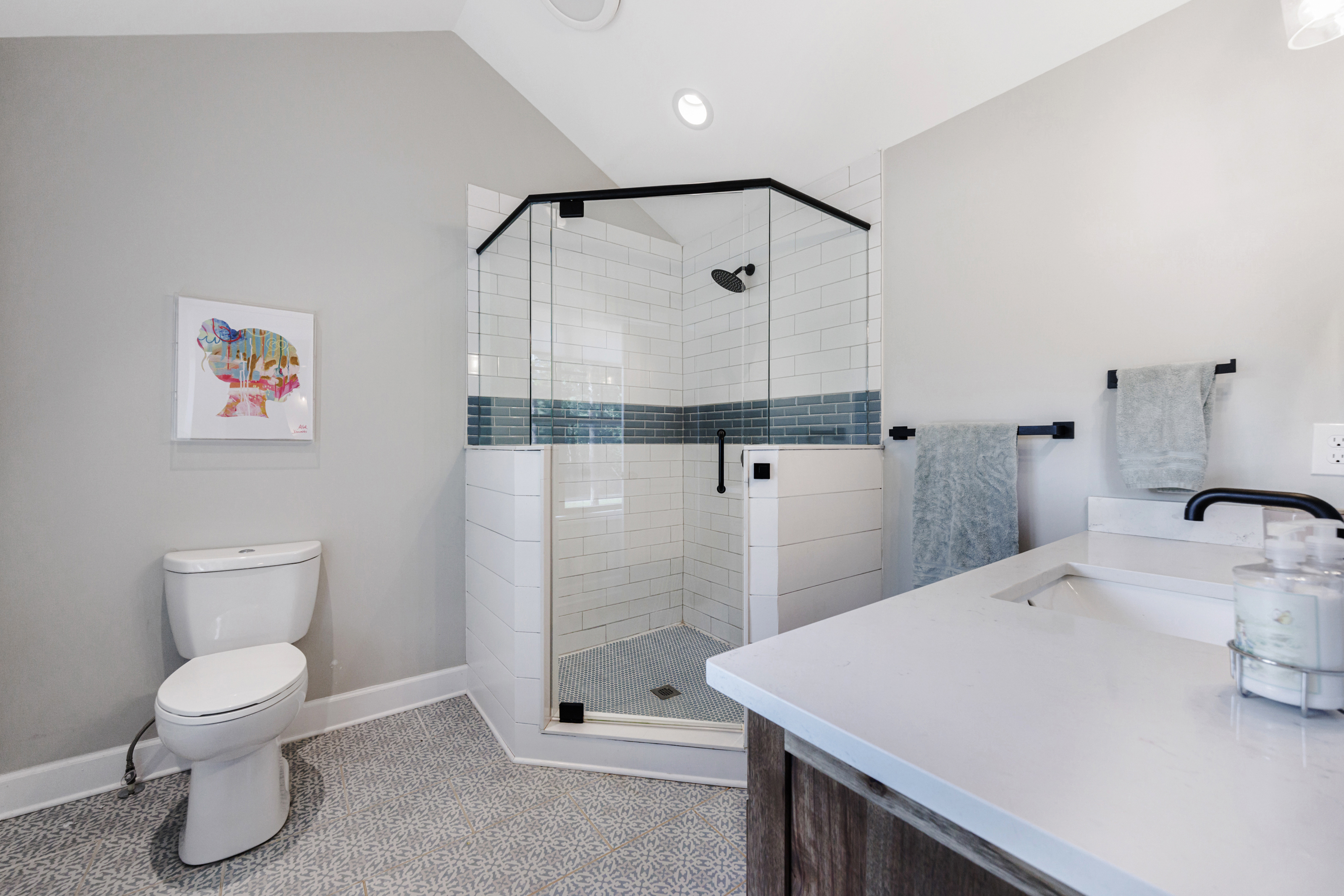  Stunning Fully Renovated Oasis on 2.4+/- Acres - 物件實景