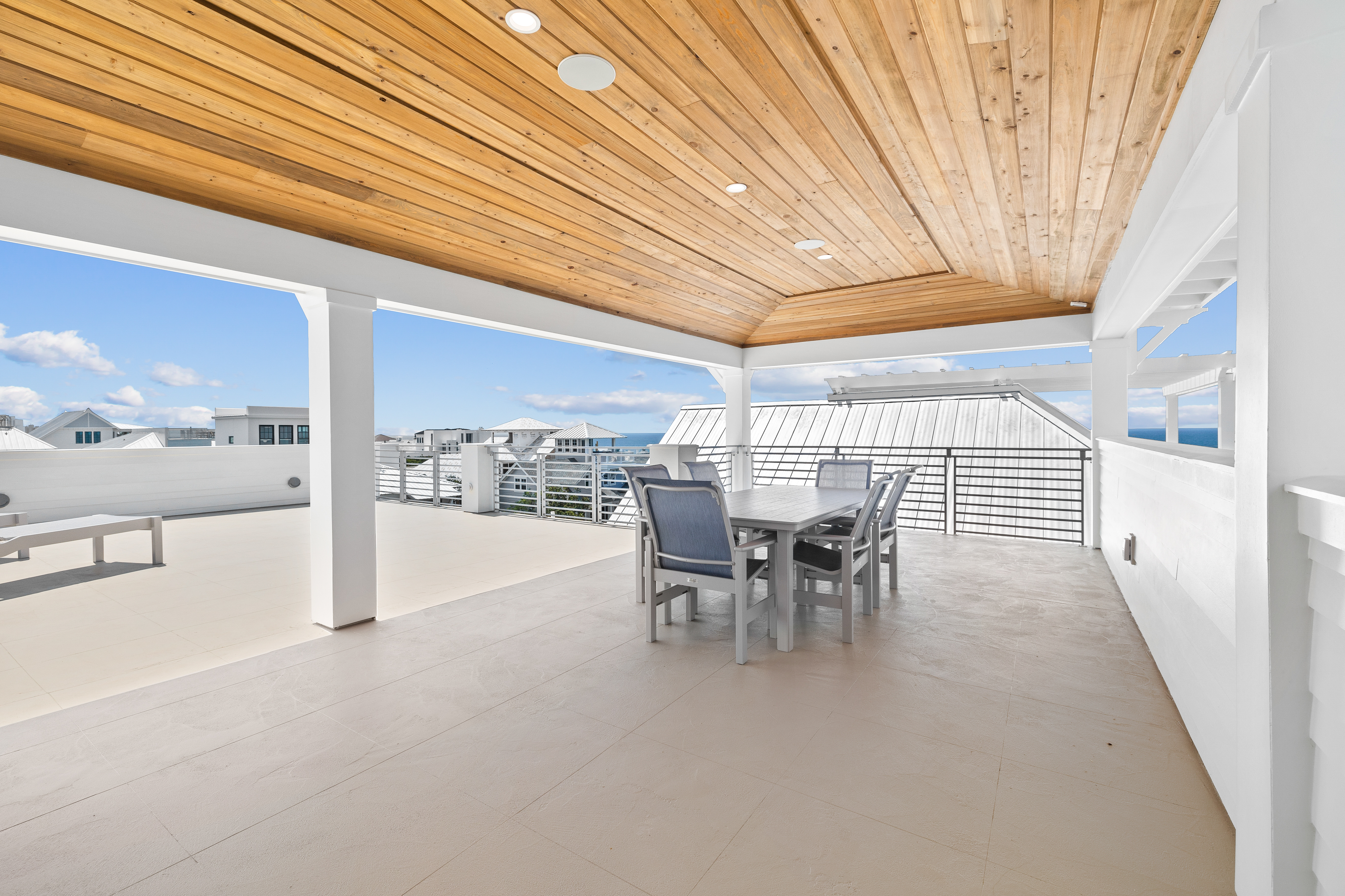  Elegant Retreat With Private Pool And Rooftop Deck Near Beach Access - 物件實景