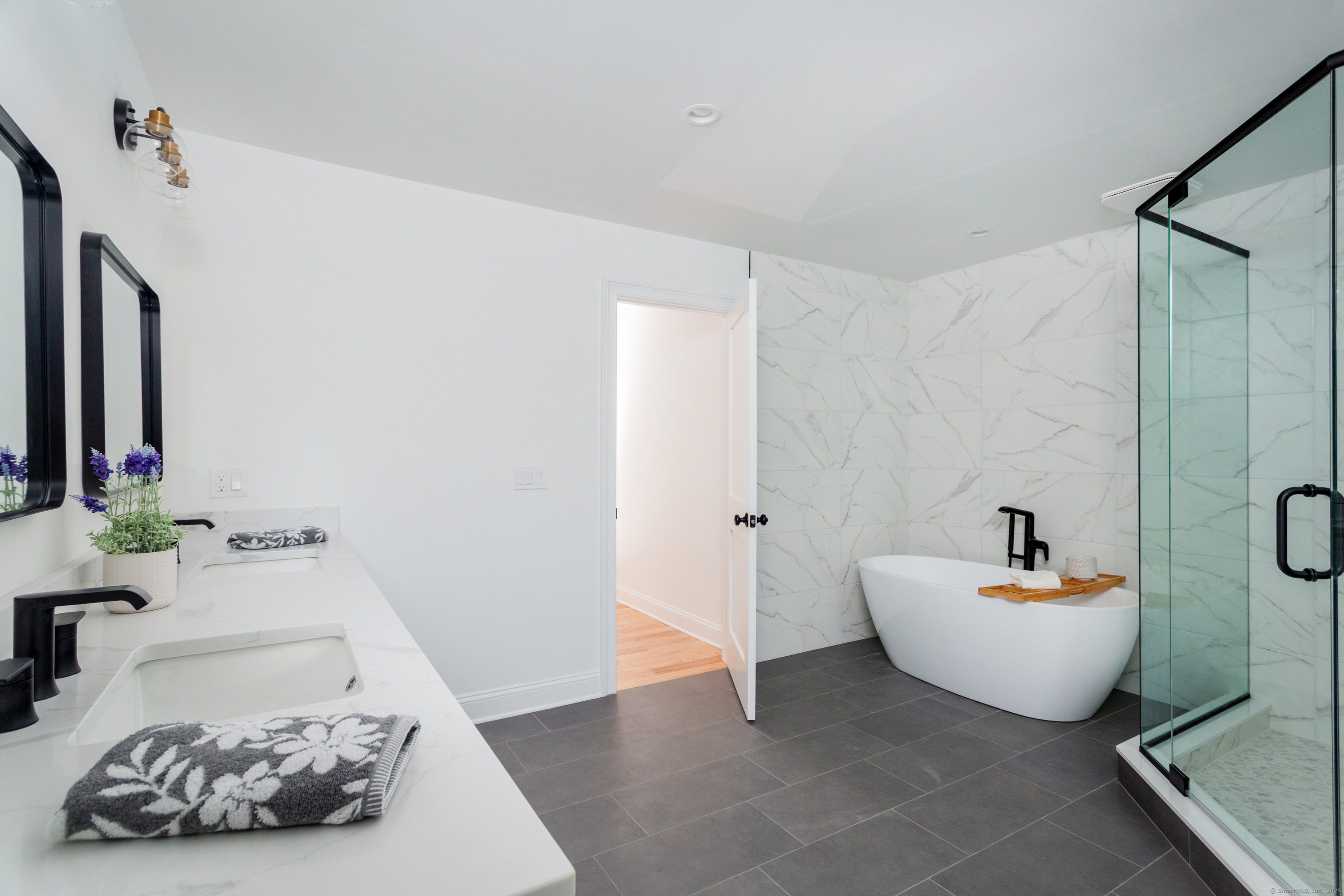 Stratford, Connecticut, 06614, United States, 4 Bedrooms Bedrooms, ,3 BathroomsBathrooms,Residential,For Sale,1987669