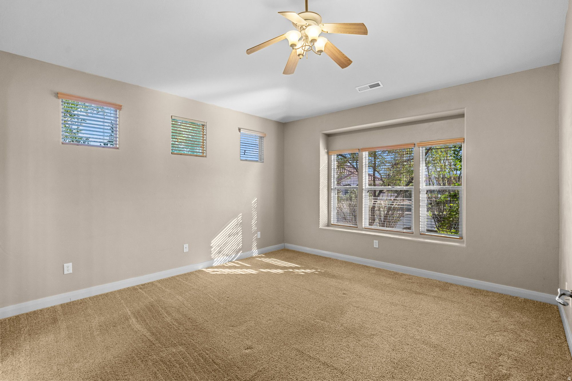 Santa Clara, Utah, 84765, United States, 4 Bedrooms Bedrooms, ,3 BathroomsBathrooms,Residential,For Sale,1992069