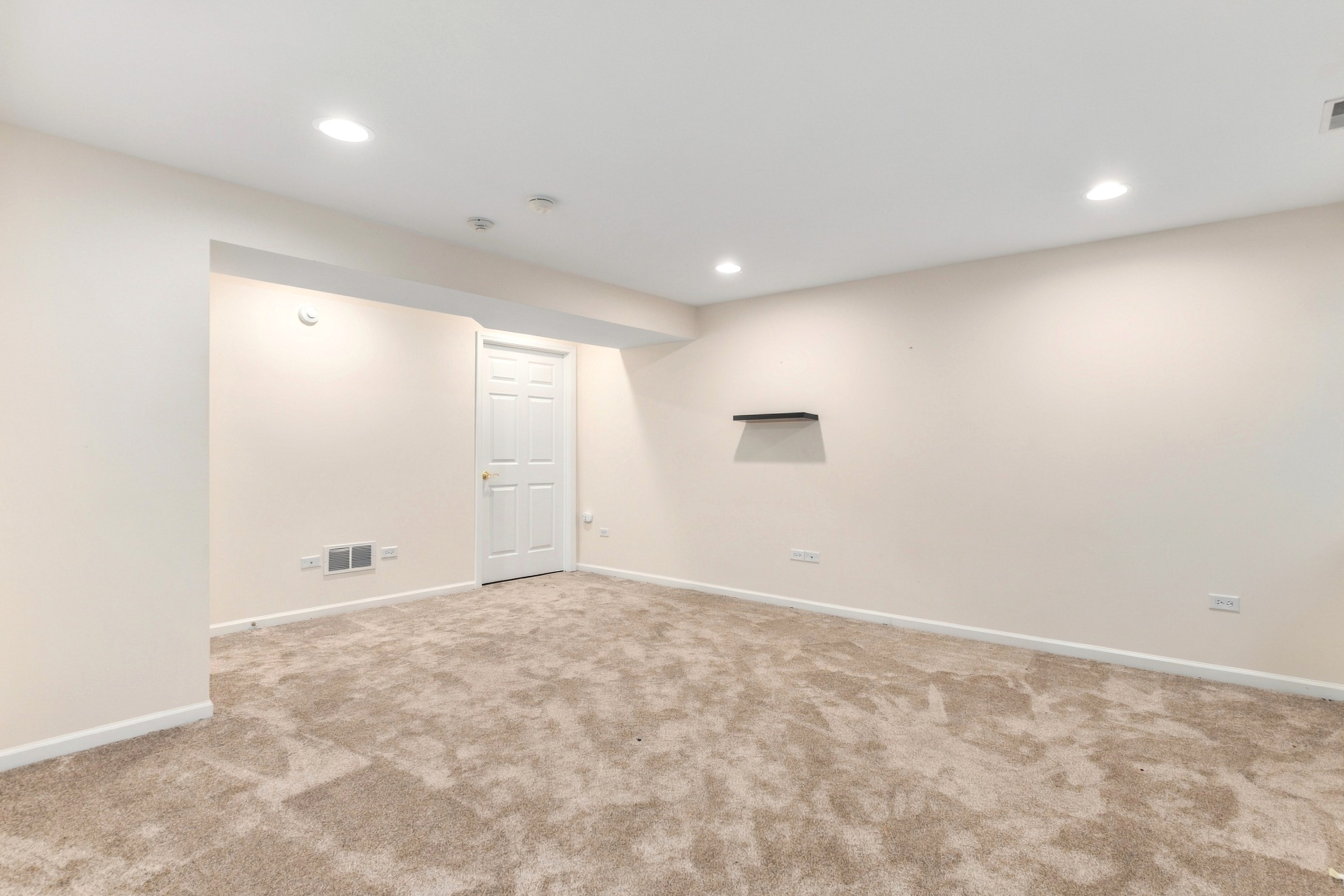  Highly Desirable Naperville Station End Unit - 物件實景