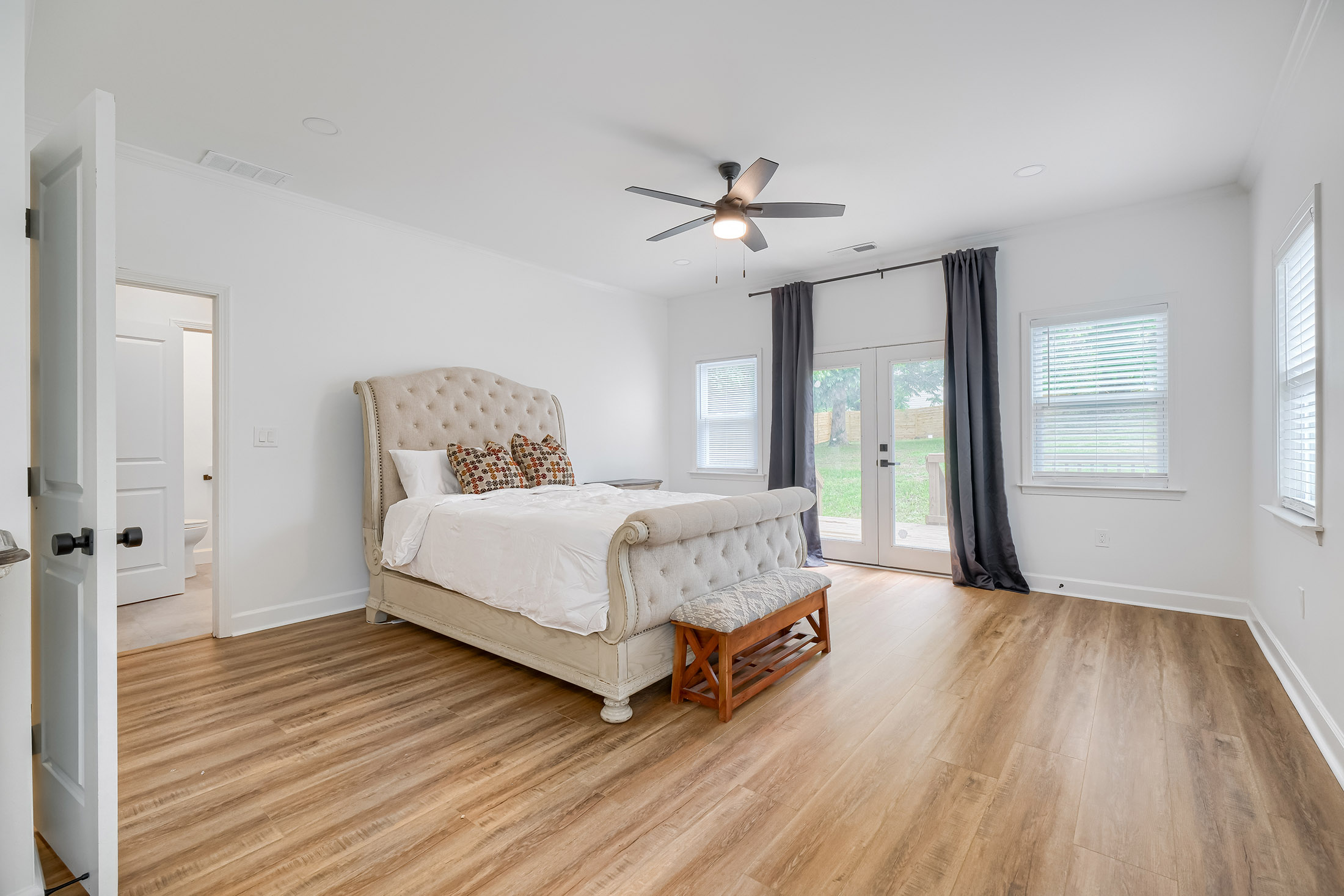  beautifully renovated home where  modern upgrades meet timeless charm - 物件實景