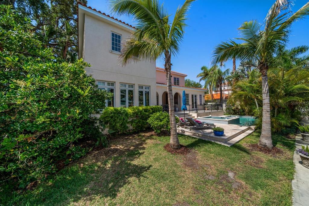 Tampa, Florida, 33606, United States, 5 Bedrooms Bedrooms, ,4 BathroomsBathrooms,Residential,For Sale,1827015