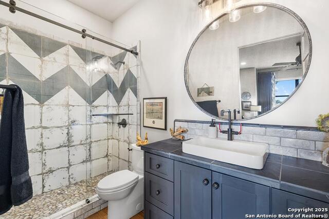 Fredericksburg, Texas, 78624, United States, 4 Bedrooms Bedrooms, ,5 BathroomsBathrooms,Residential,For Sale,1828714