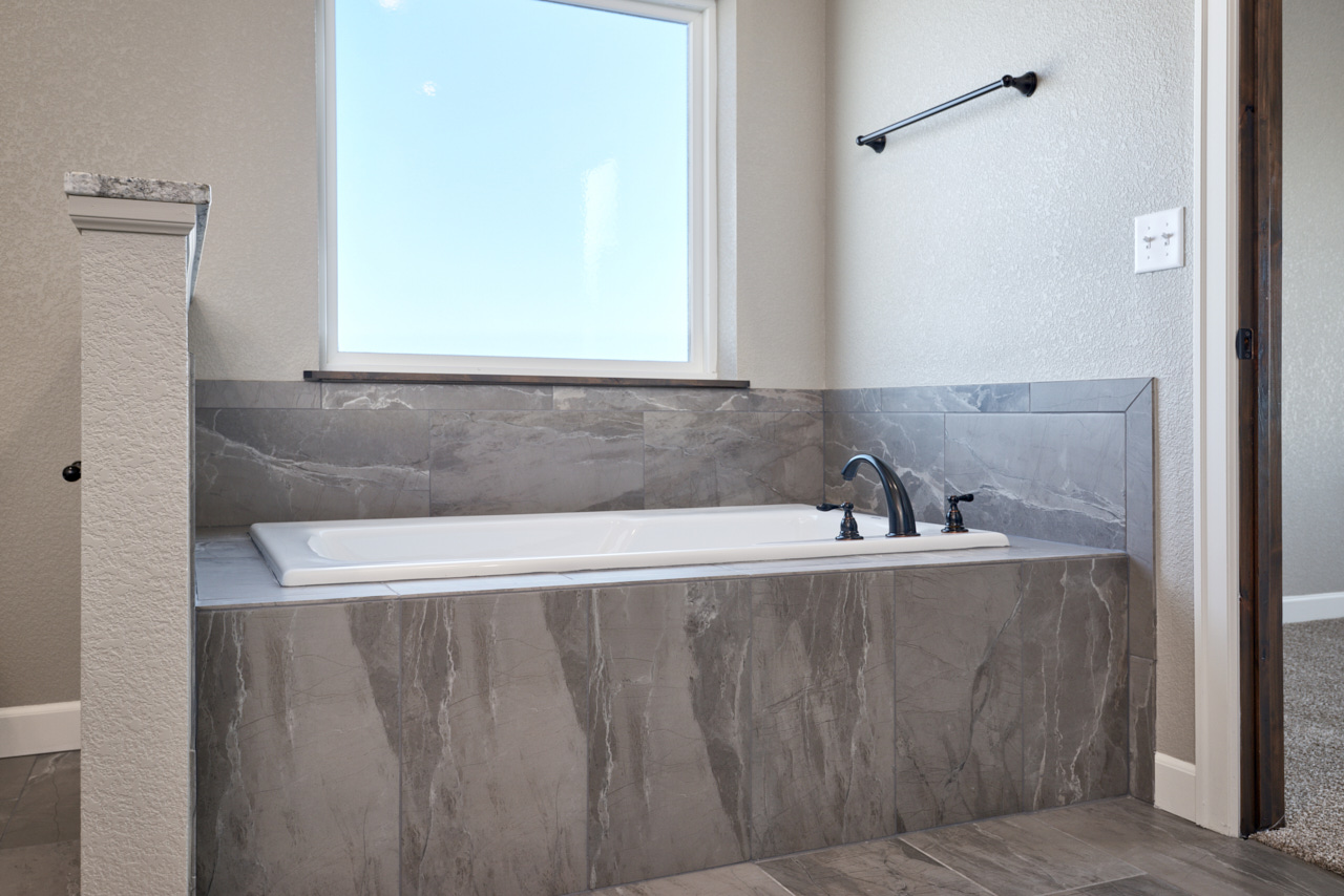 Cheyenne, Wyoming, 82009, United States, 3 Bedrooms Bedrooms, ,2 BathroomsBathrooms,Residential,For Sale,1982343