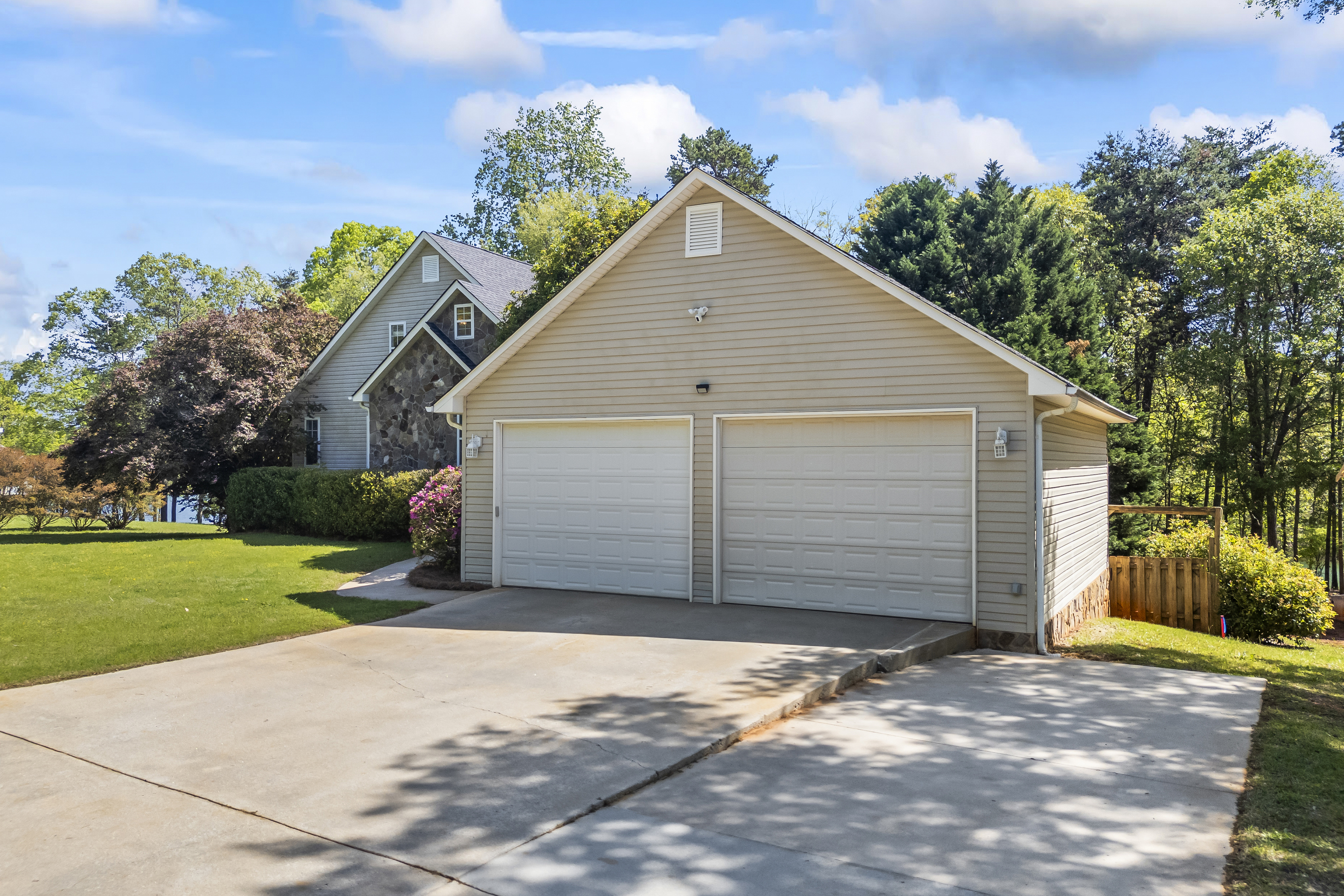Hartwell, Georgia, 30643, United States, 4 Bedrooms Bedrooms, ,4 BathroomsBathrooms,Residential,For Sale,1906193
