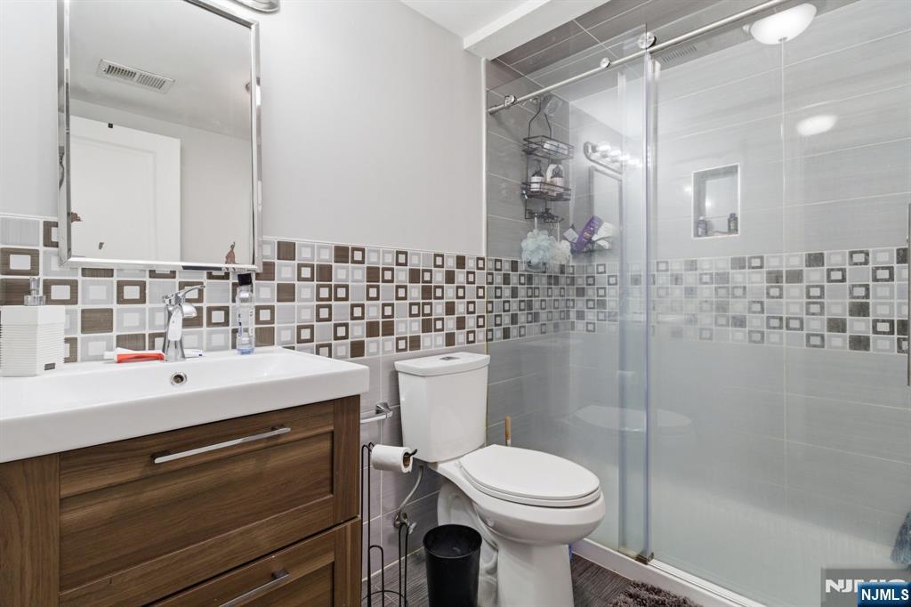 Kearny, New Jersey, 07032, United States, 6 Bedrooms Bedrooms, ,5 BathroomsBathrooms,Residential,For Sale,2032310