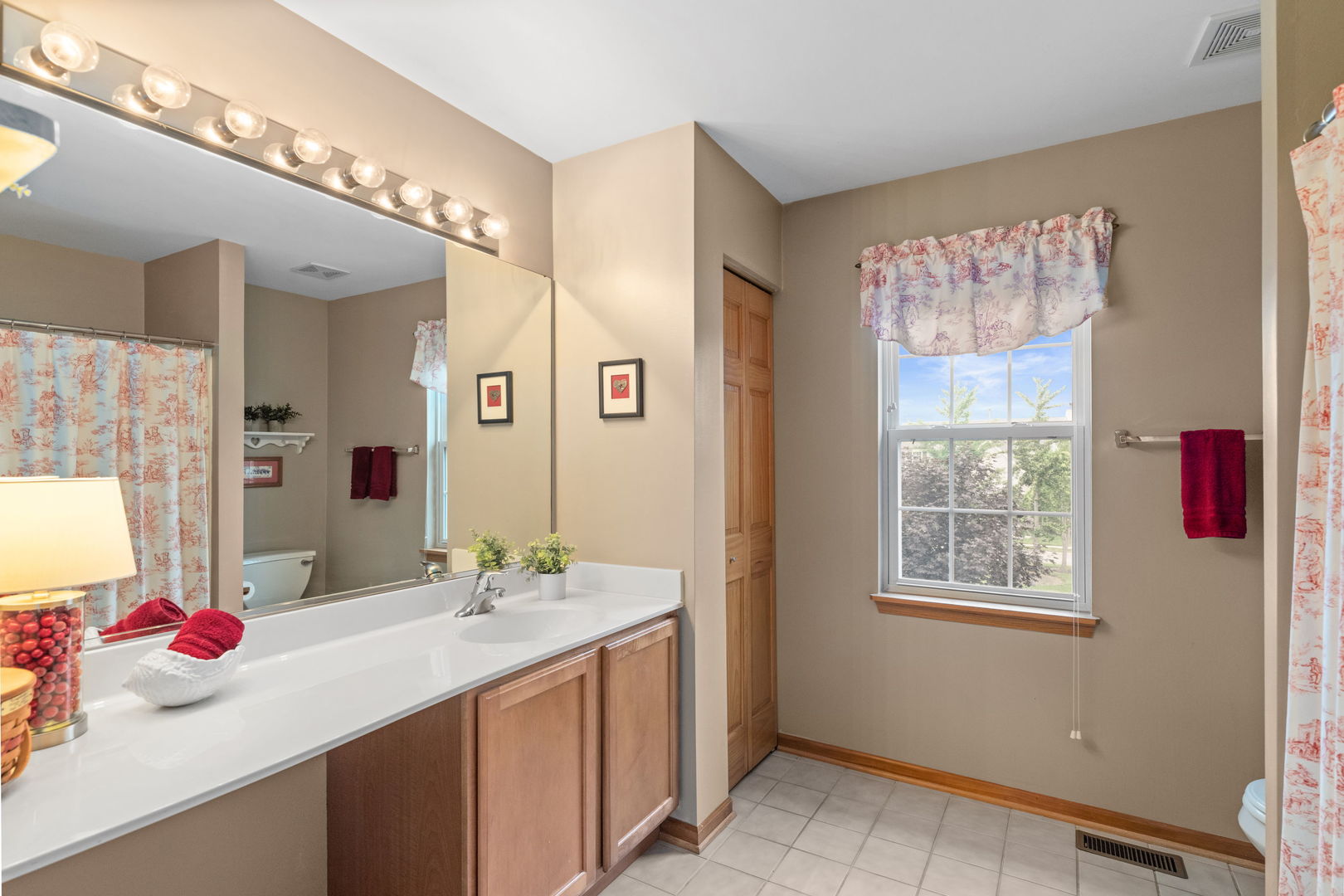 Round Lake, Illinois, 60073, United States, 4 Bedrooms Bedrooms, ,3 BathroomsBathrooms,Residential,For Sale,1938546