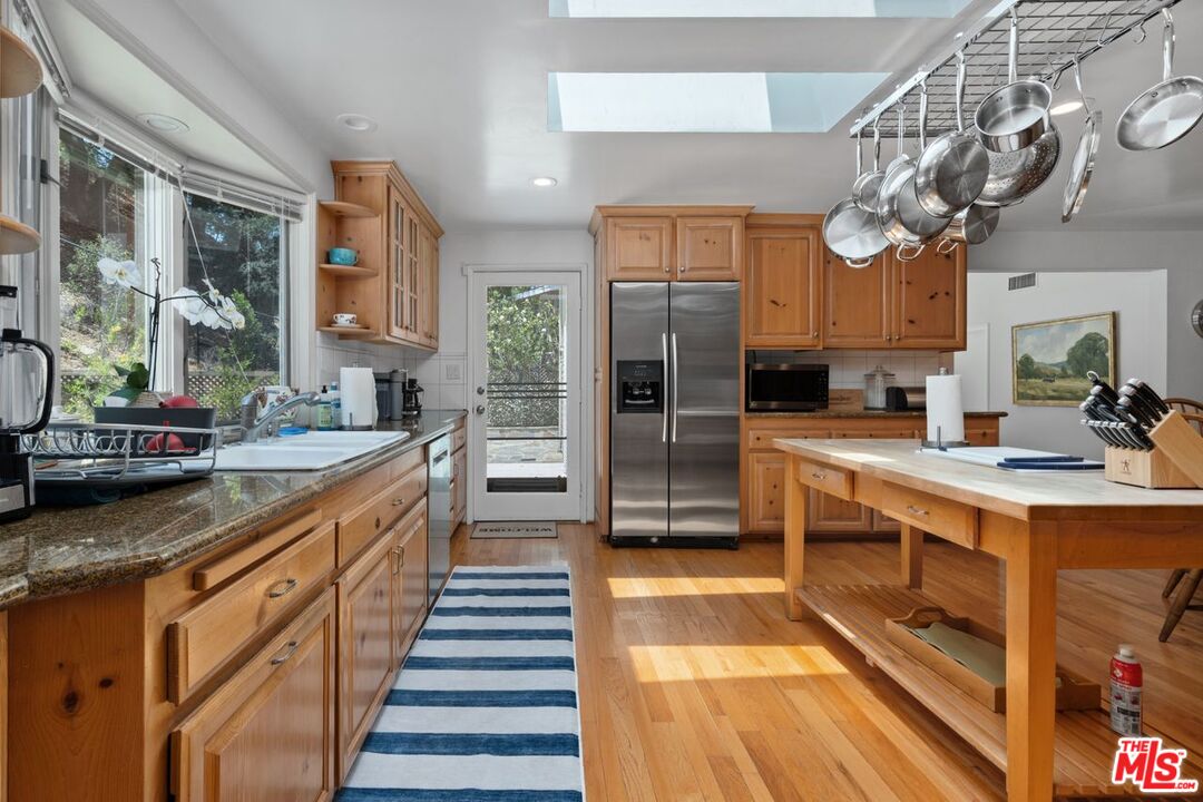 Calabasas, California, 91302, United States, 4 Bedrooms Bedrooms, ,3 BathroomsBathrooms,Residential,For Sale,1896554