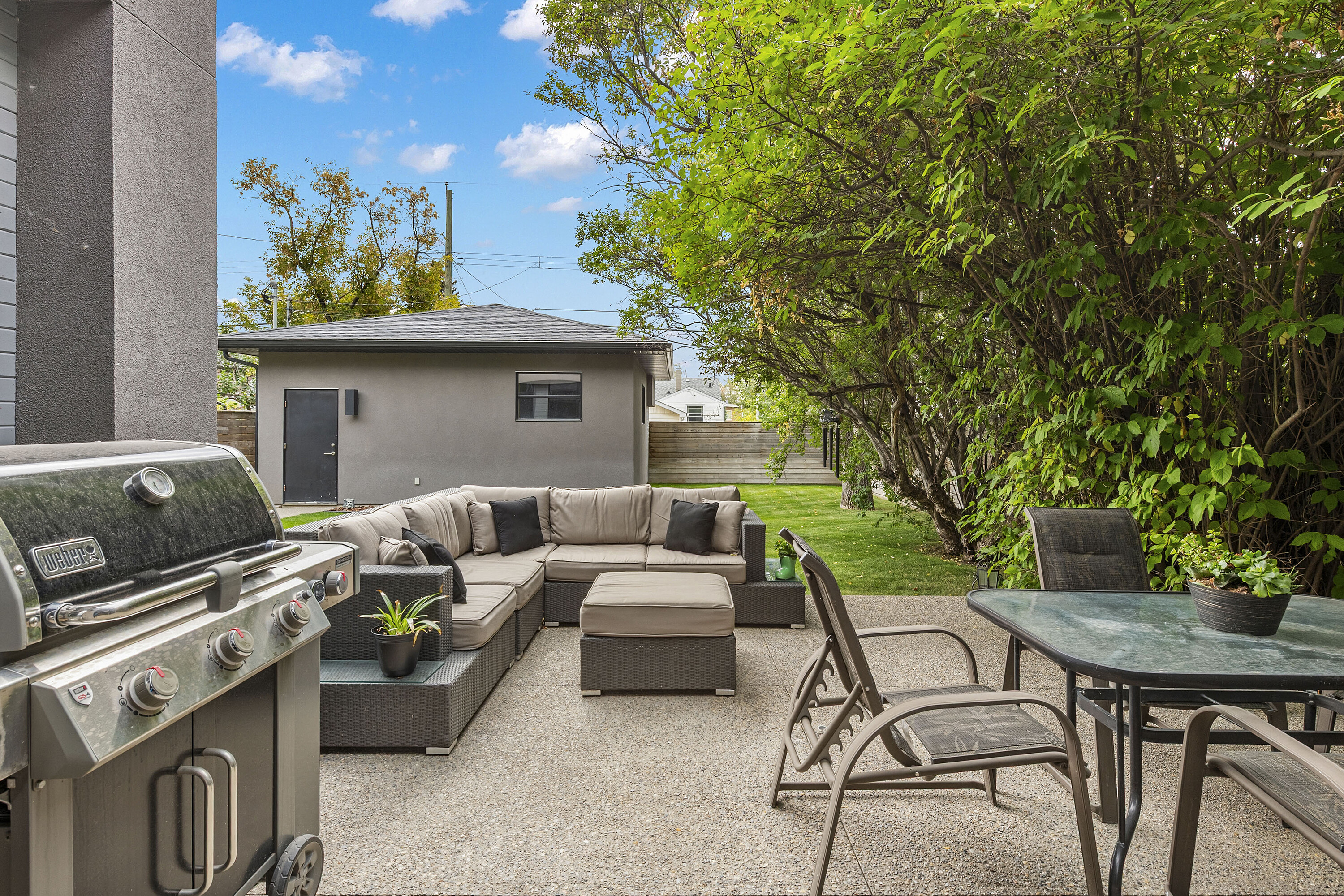  West Hillhurst on Large Lot - 物件實景