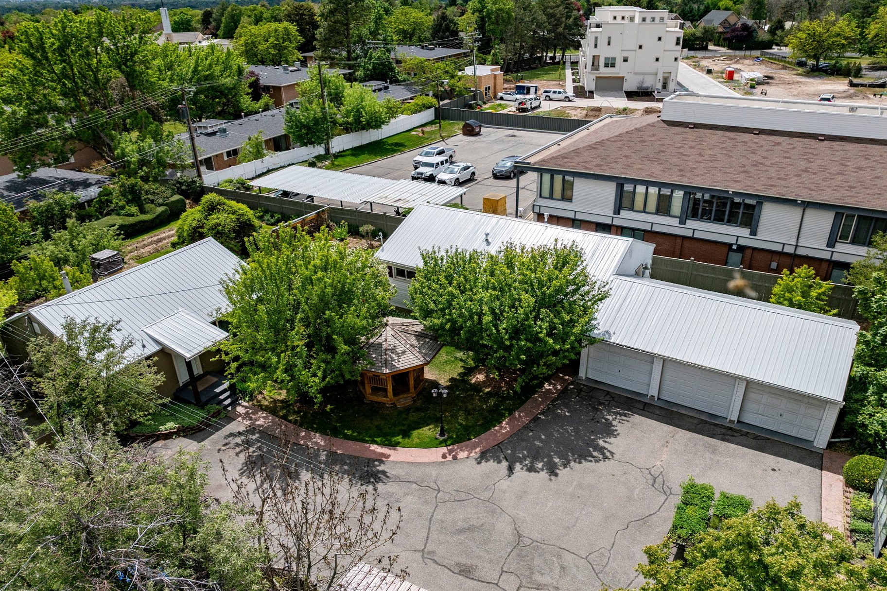  Multifamily Homestead in the Heart of Holladay - 物件實景