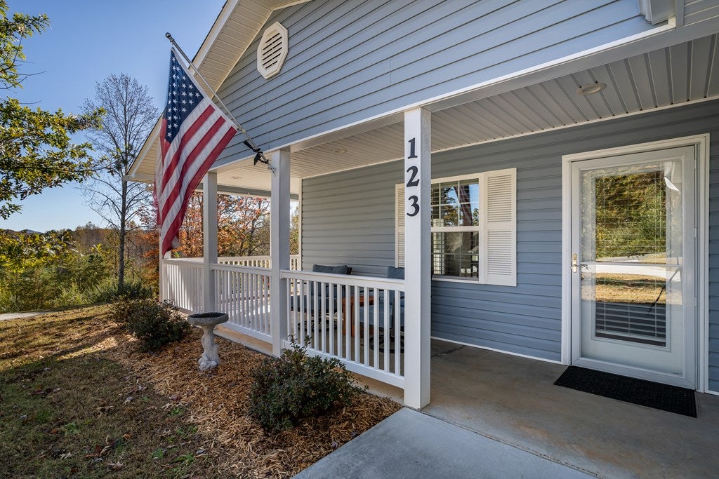 Blue Ridge, Georgia, 30513, United States, 3 Bedrooms Bedrooms, ,2 BathroomsBathrooms,Residential,For Sale,1987936