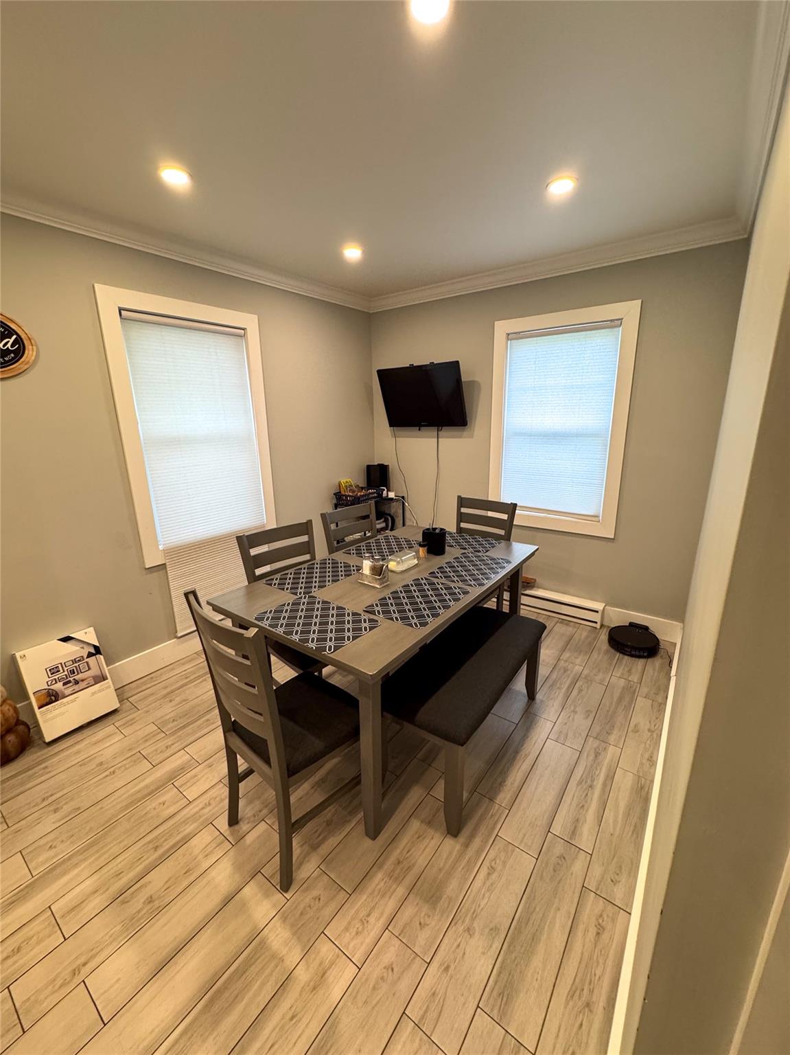 Lindenhurst, New York, 11757, United States, 3 Bedrooms Bedrooms, ,2 BathroomsBathrooms,Residential,For Sale,1921759