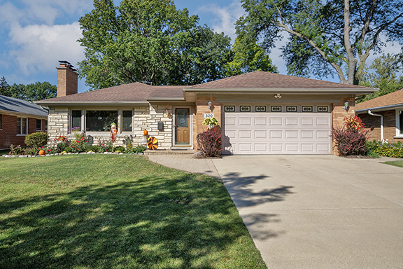 Des Plaines, Illinois, 60016, United States, 3 Bedrooms Bedrooms, ,3 BathroomsBathrooms,Residential,For Sale,2003071