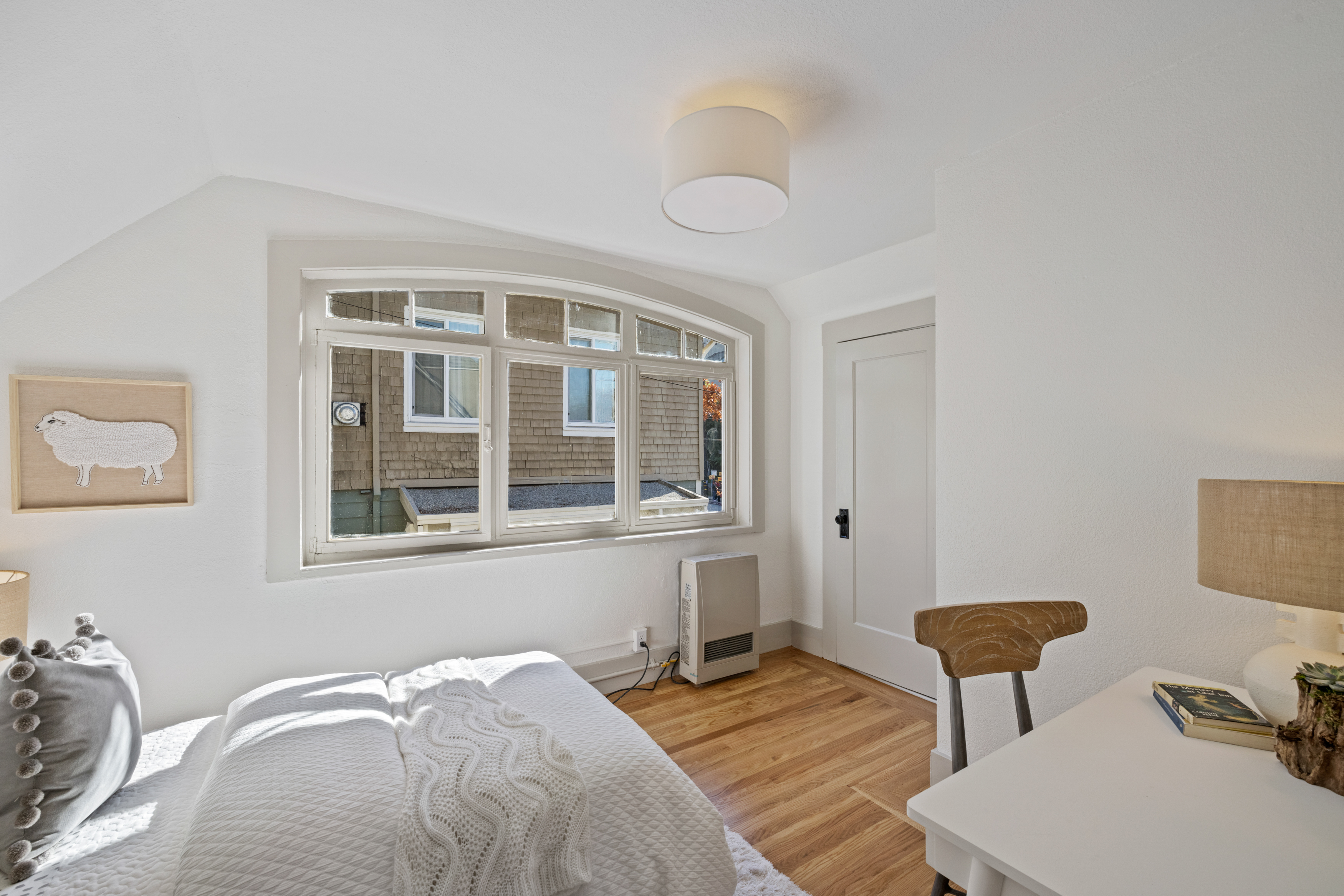  Classic Berkeley Charm Meets Versatility: Elmwood Home Plus Duplex - 物件實景