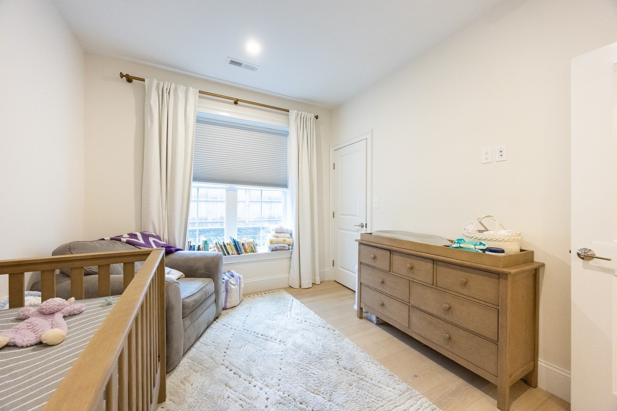 Boston, Massachusetts, 02134, United States, 3 Bedrooms Bedrooms, ,2 BathroomsBathrooms,Residential,For Sale,2034966