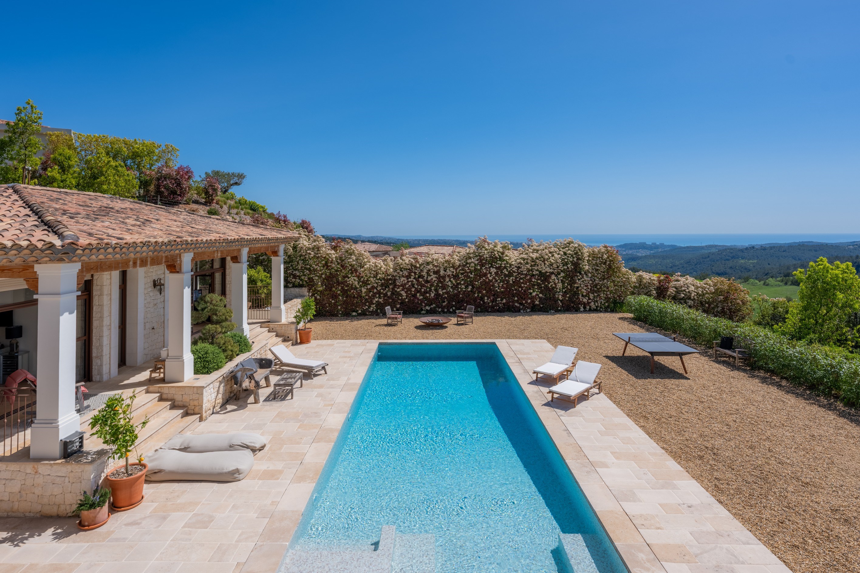  Roquefort-les-Pins villa with pool, 4 bedrooms and open views near Nice airport… - 物件實景
