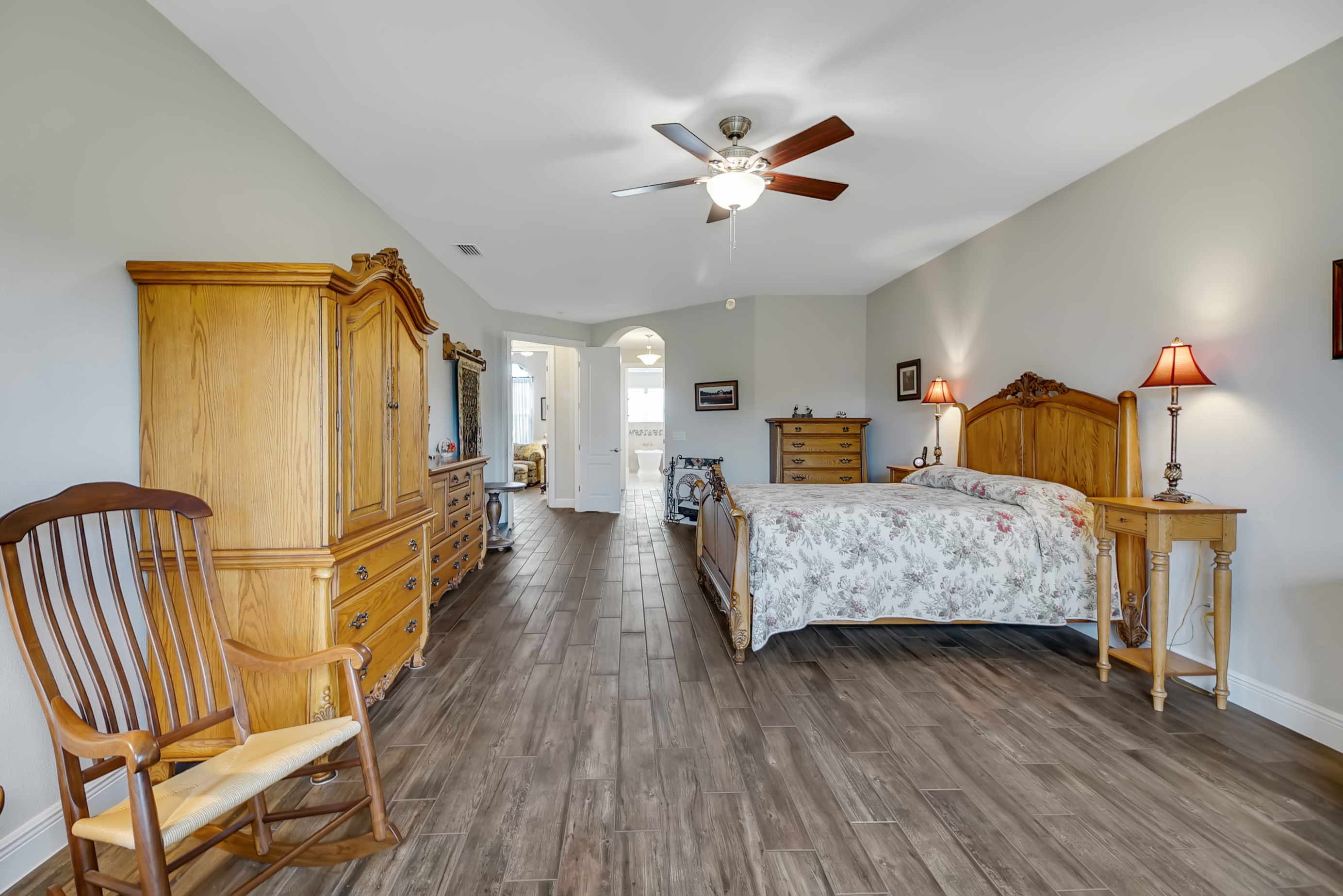 Lady Lake, Florida, 32159, United States, 4 Bedrooms Bedrooms, ,3 BathroomsBathrooms,Residential,For Sale,1945025