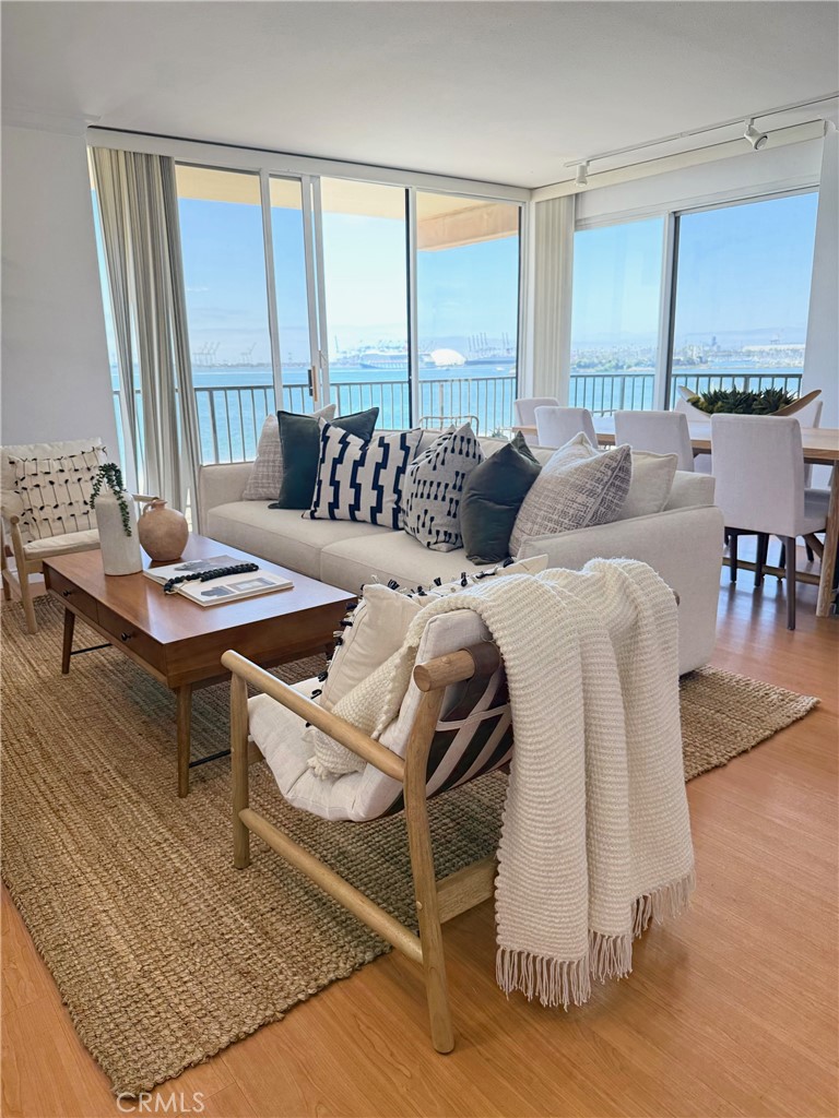 Long Beach, California, 90802, United States, 2 Bedrooms Bedrooms, ,Residential,For Sale,1905979