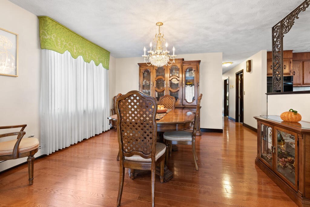 Everett, Massachusetts, 02149, United States, 3 Bedrooms Bedrooms, ,2 BathroomsBathrooms,Residential,For Sale,1937012