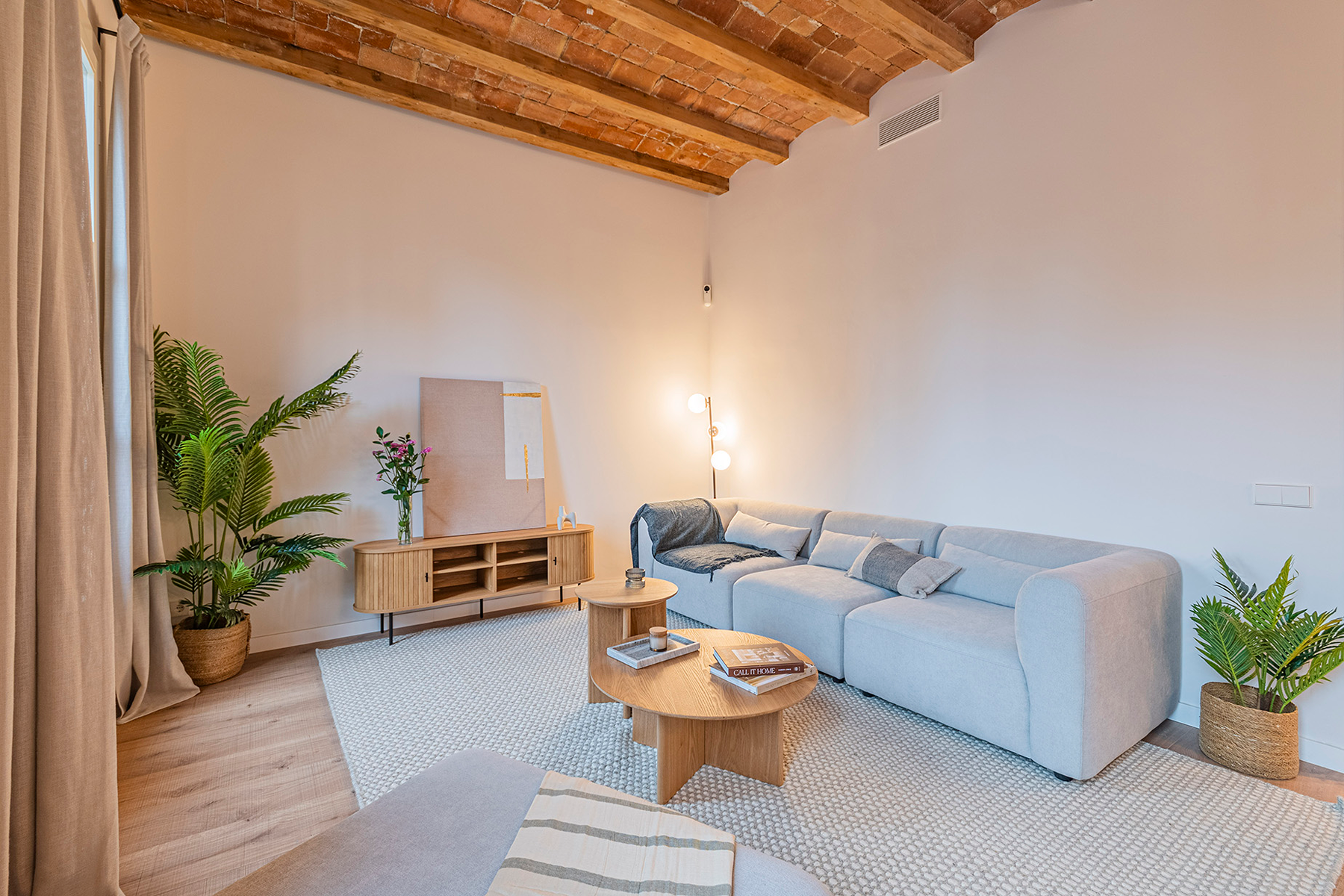  Renovated corner apartment with lots of natural light - 物件實景