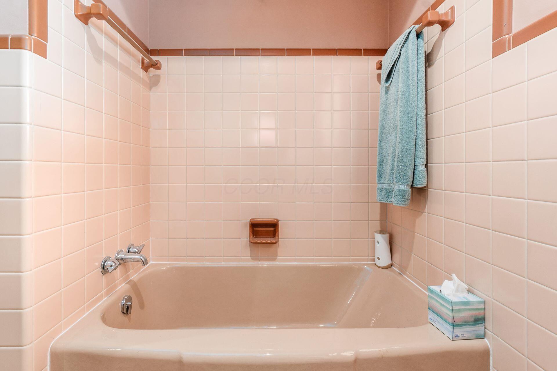 Columbus, Ohio, 43220, United States, 2 Bedrooms Bedrooms, ,3 BathroomsBathrooms,Residential,For Sale,2003078