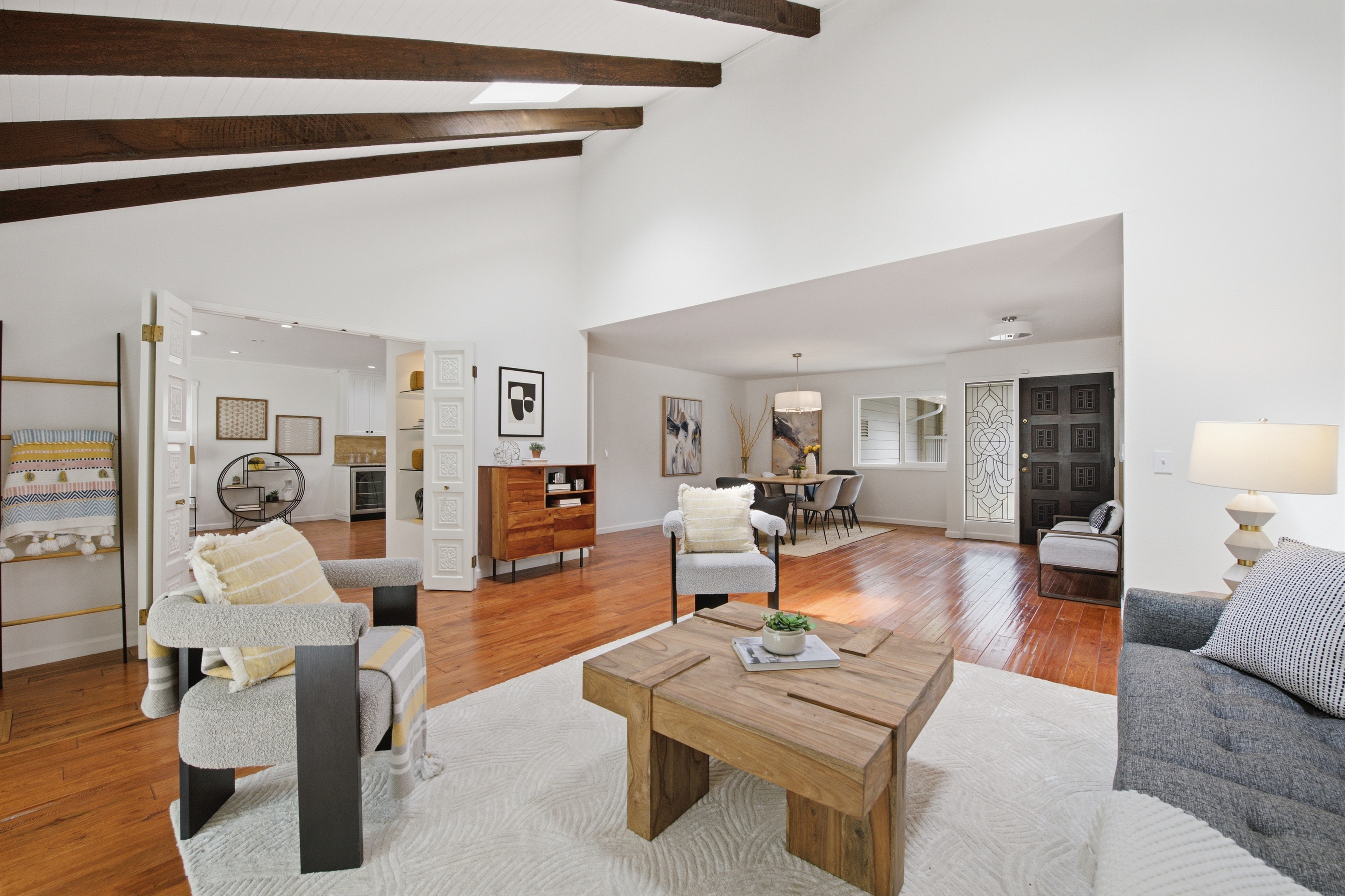  Spacious Single-Level Home on an Expansive Lot - 物件實景