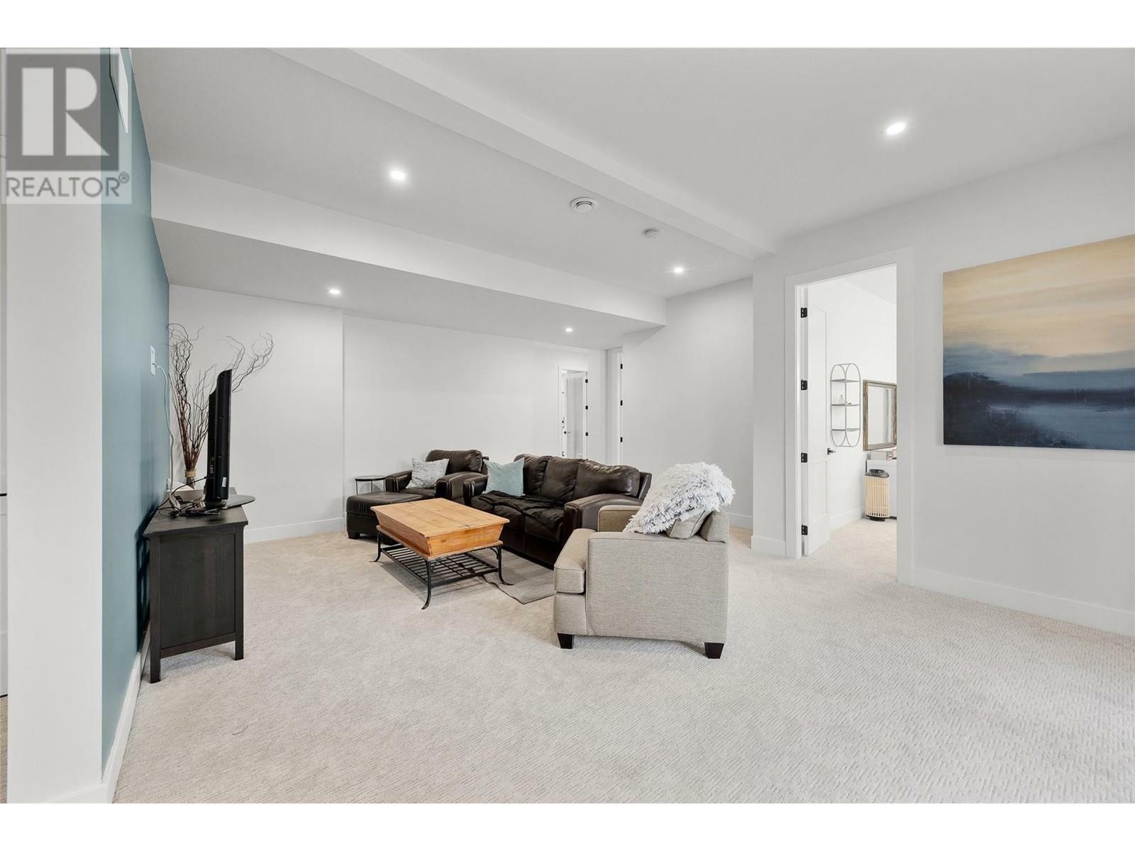 KELOWNA, British Columbia, V1W 4L1, CA, 4 Bedrooms Bedrooms, ,4 BathroomsBathrooms,Residential,For Sale,1838056