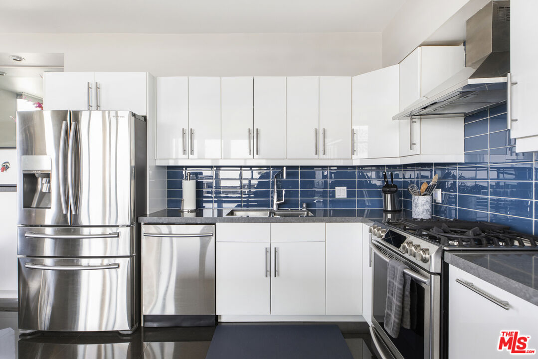 Los Angeles, California, 90027, United States, 1 Bedroom Bedrooms, ,1 BathroomBathrooms,Residential,For Sale,1913700