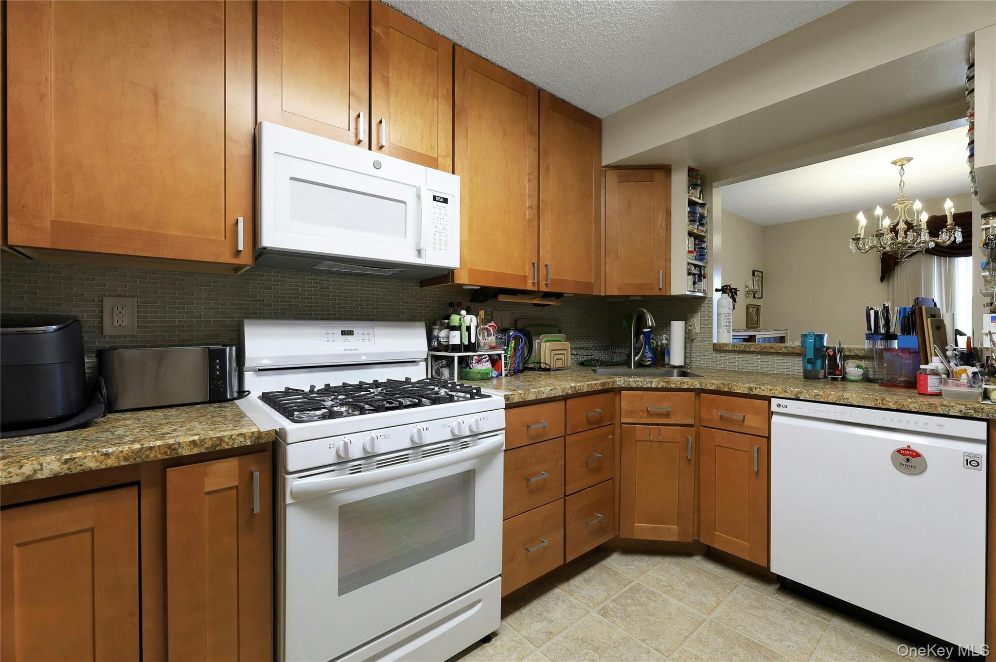 Nanuet, New York, 10954, United States, 2 Bedrooms Bedrooms, ,3 BathroomsBathrooms,Residential,For Sale,1947032