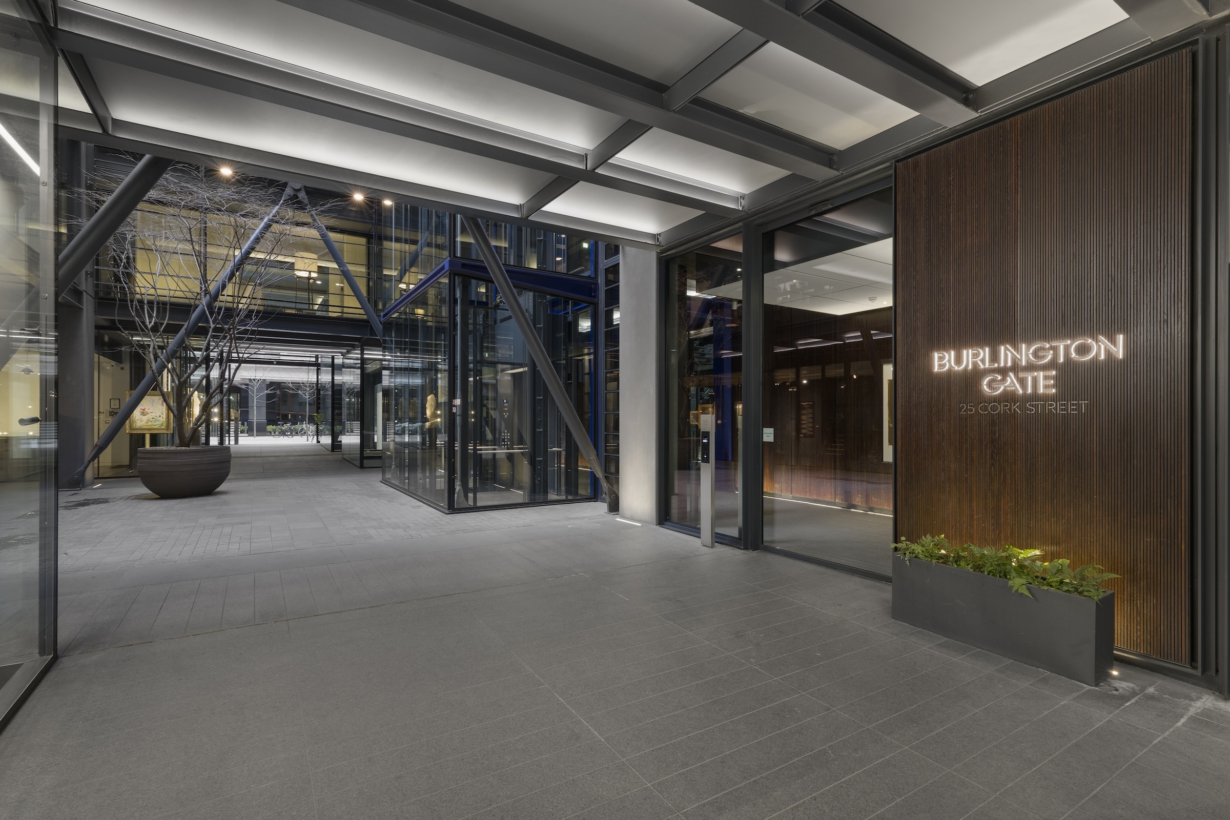  A Second-Floor Apartment in a Prestigious Mayfair Address - 物件實景