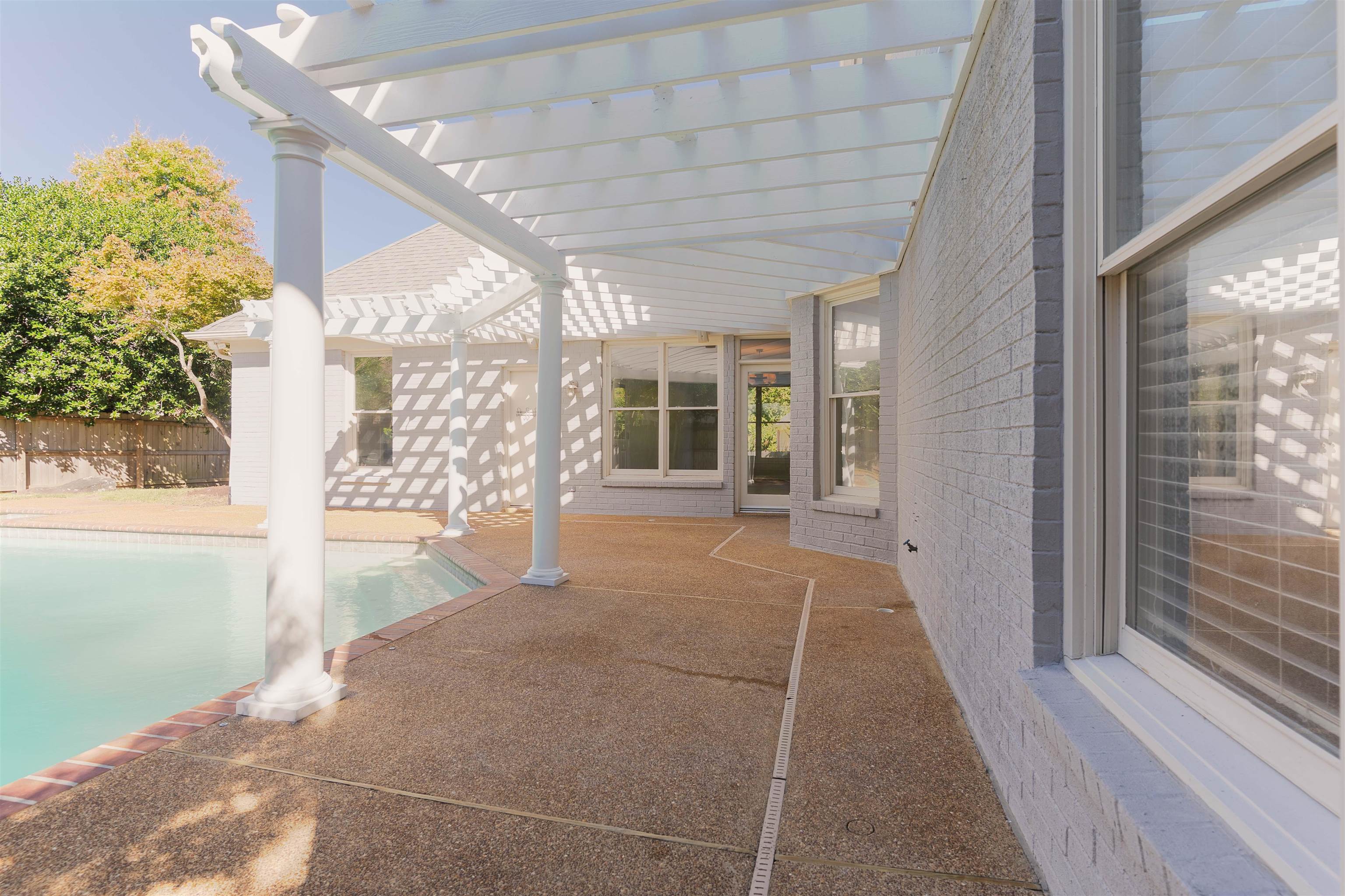 Memphis, Tennessee, 38120, United States, 4 Bedrooms Bedrooms, ,4 BathroomsBathrooms,Residential,For Sale,1965217