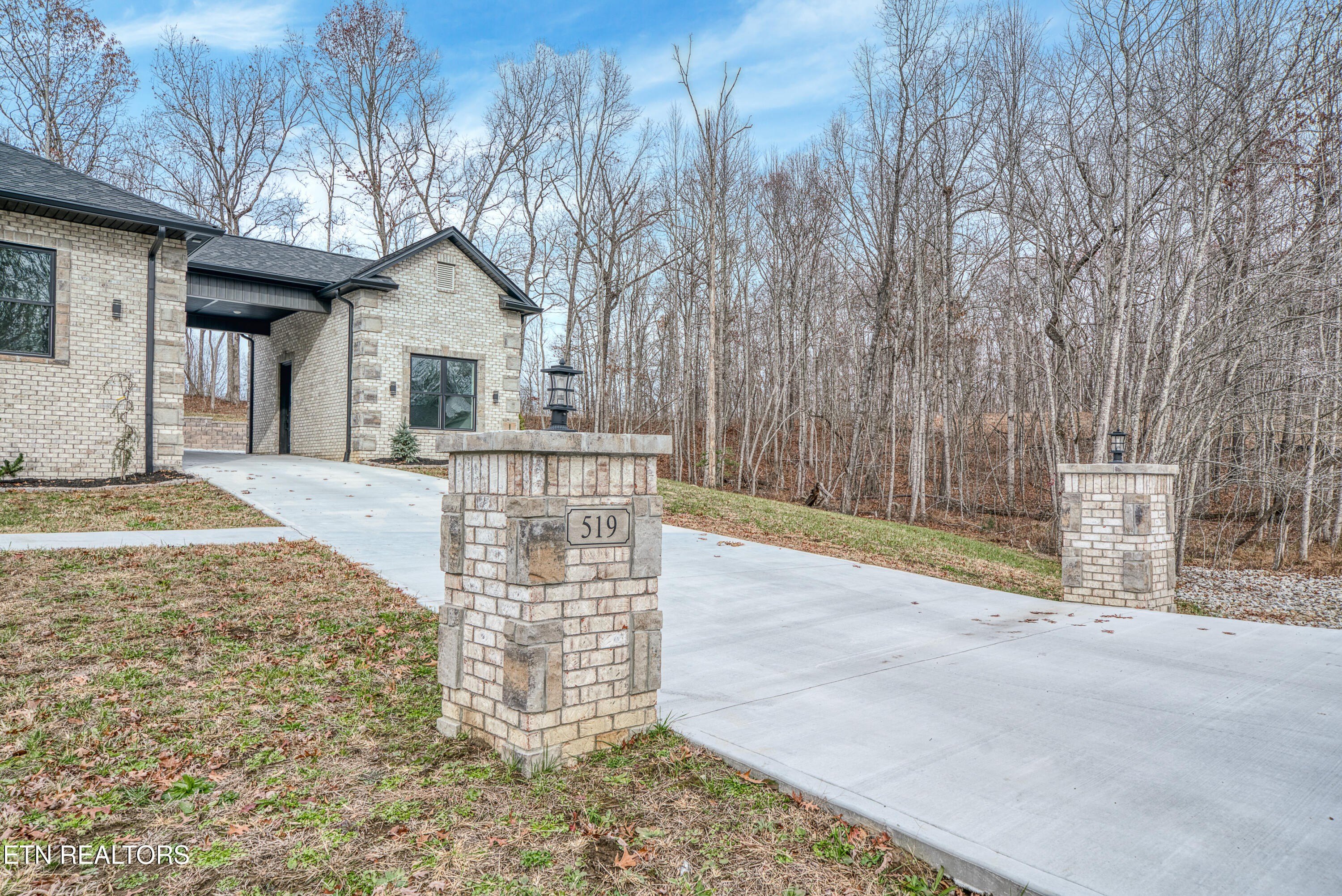 Crossville, Tennessee, 38555, United States, 4 Bedrooms Bedrooms, ,5 BathroomsBathrooms,Residential,For Sale,1977925