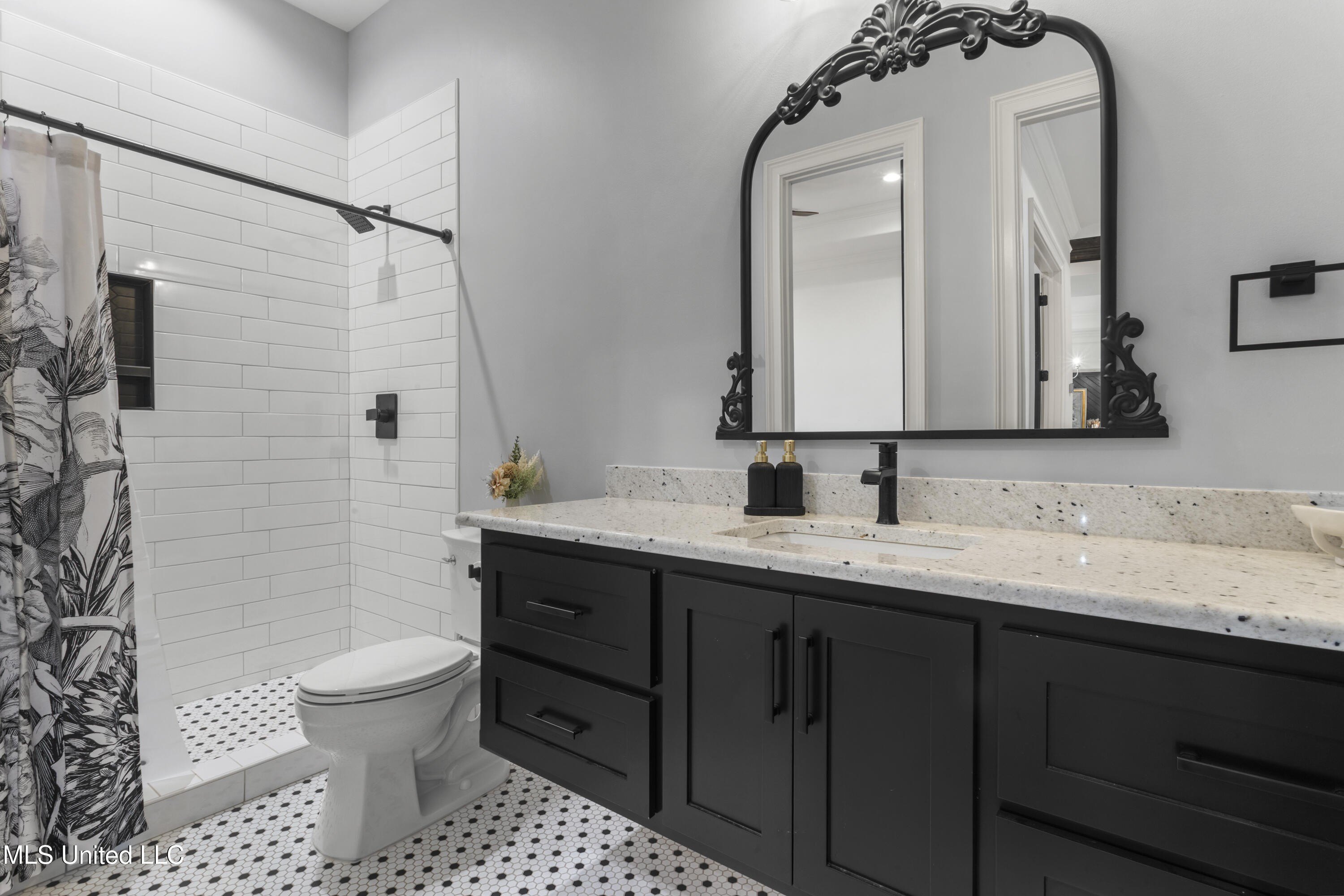 Gulfport, Mississippi, 39503, United States, 5 Bedrooms Bedrooms, ,5 BathroomsBathrooms,Residential,For Sale,1974357