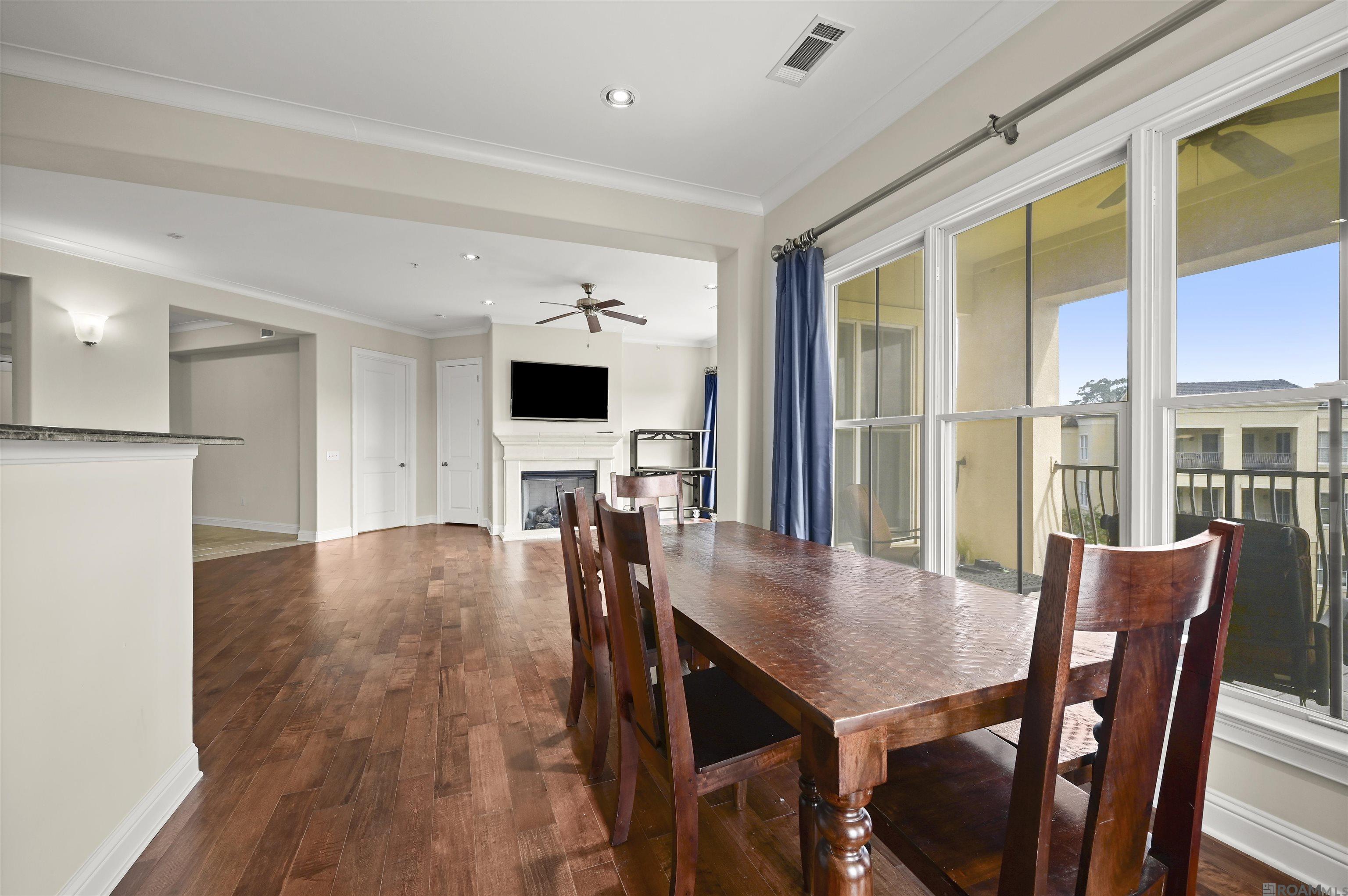 Baton Rouge, Louisiana, 70808, United States, 3 Bedrooms Bedrooms, ,2 BathroomsBathrooms,Residential,For Sale,1980847