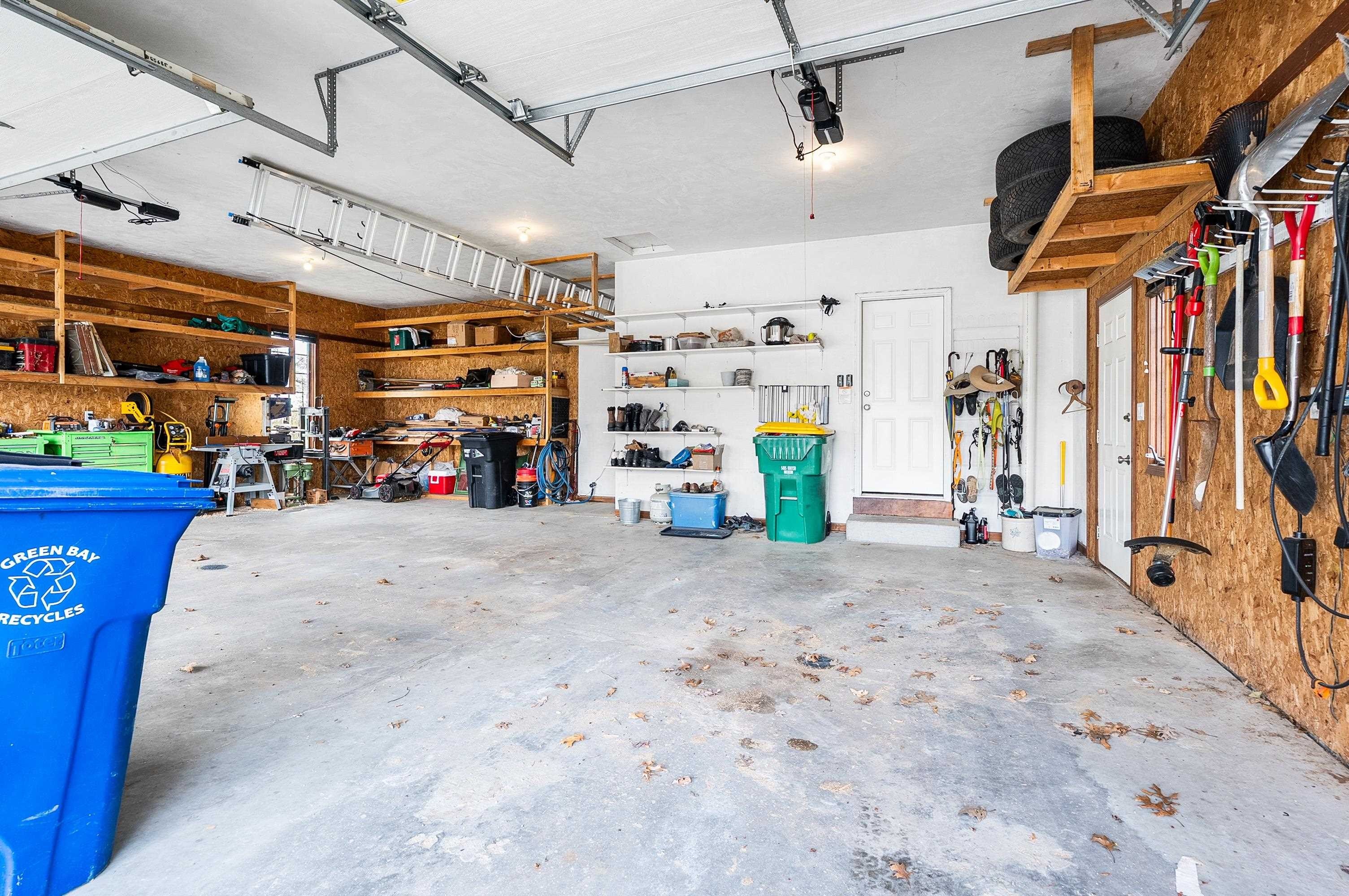 GREEN BAY, Wisconsin, 54313, United States, 4 Bedrooms Bedrooms, ,5 BathroomsBathrooms,Residential,For Sale,2048665