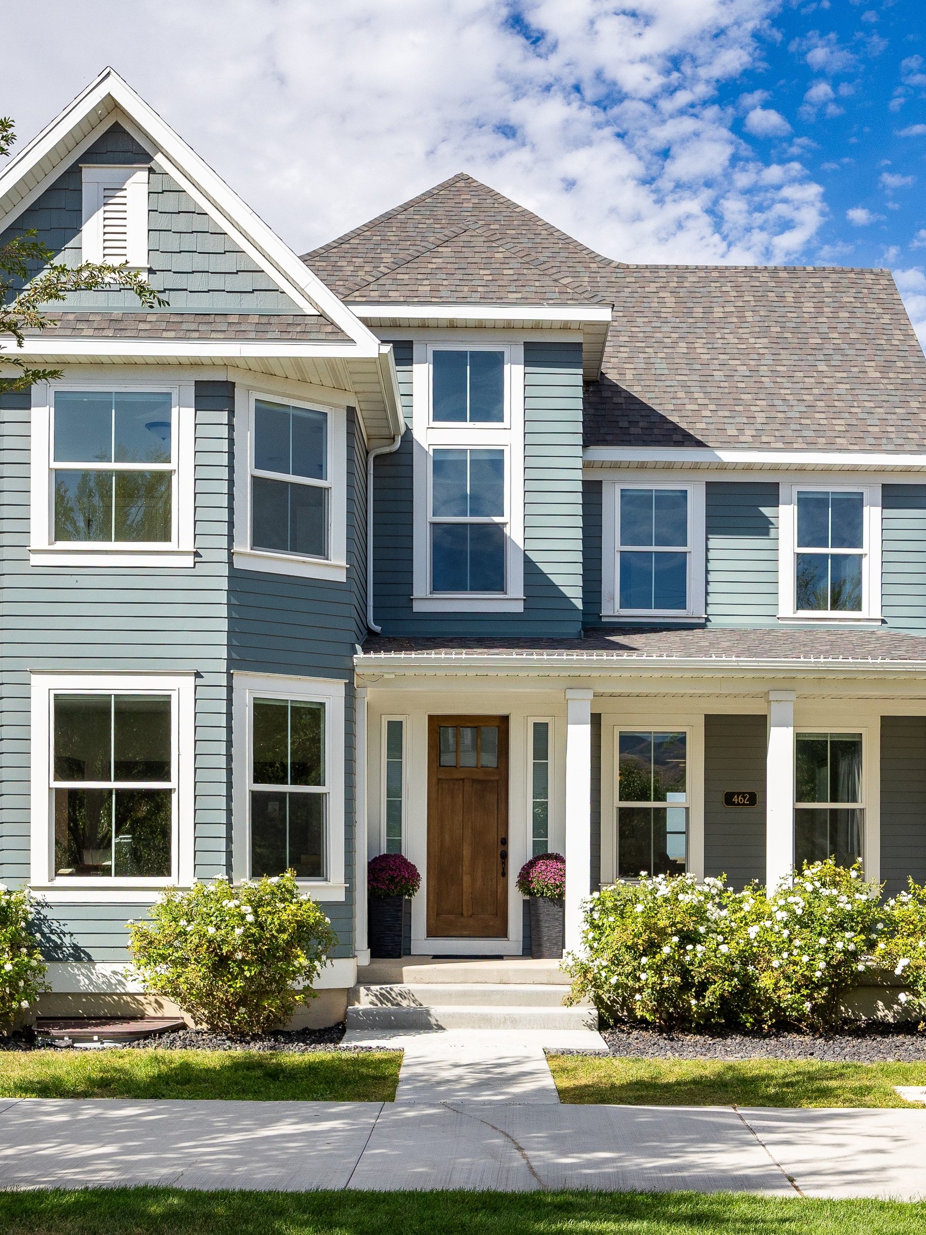  Impeccably Maintained Home with Mountain Views & Four-Car Garage - 物件實景
